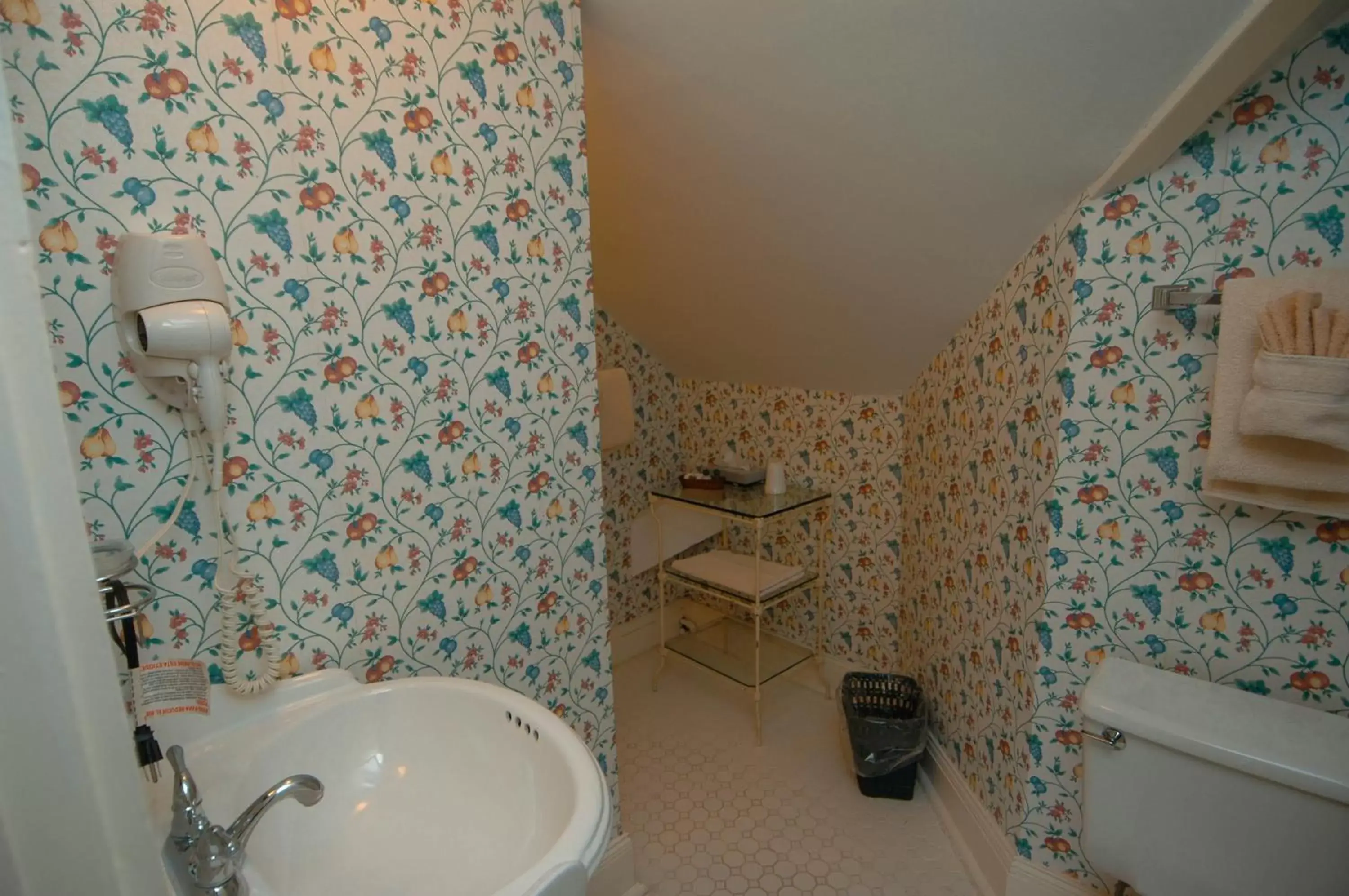 Bathroom in Apple Tree Inn
