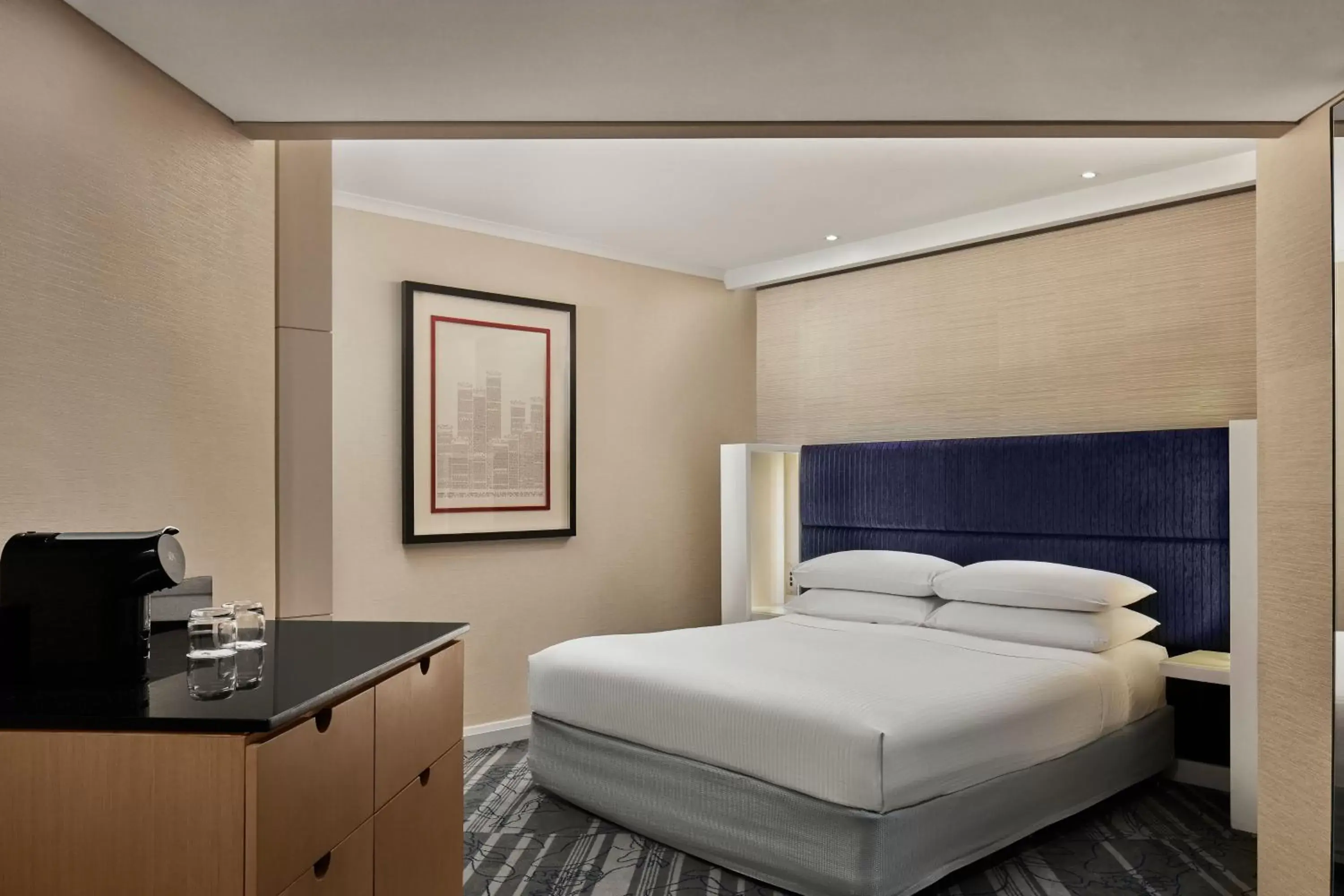 Bedroom, Bed in Sydney Harbour Marriott Hotel at Circular Quay