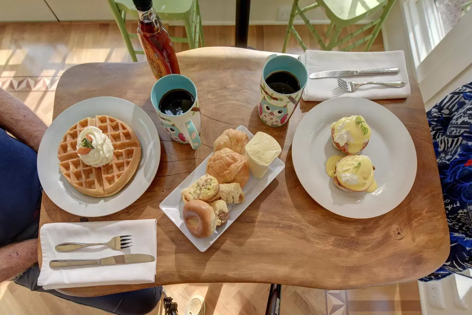 Breakfast in The Grey Owl Inn