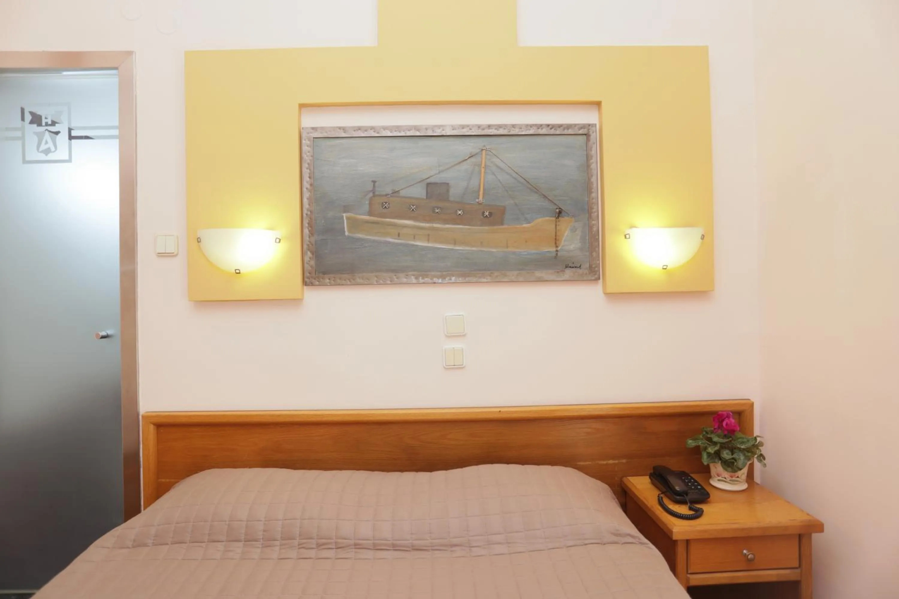 Bedroom, Bed in Aegeon Hotel