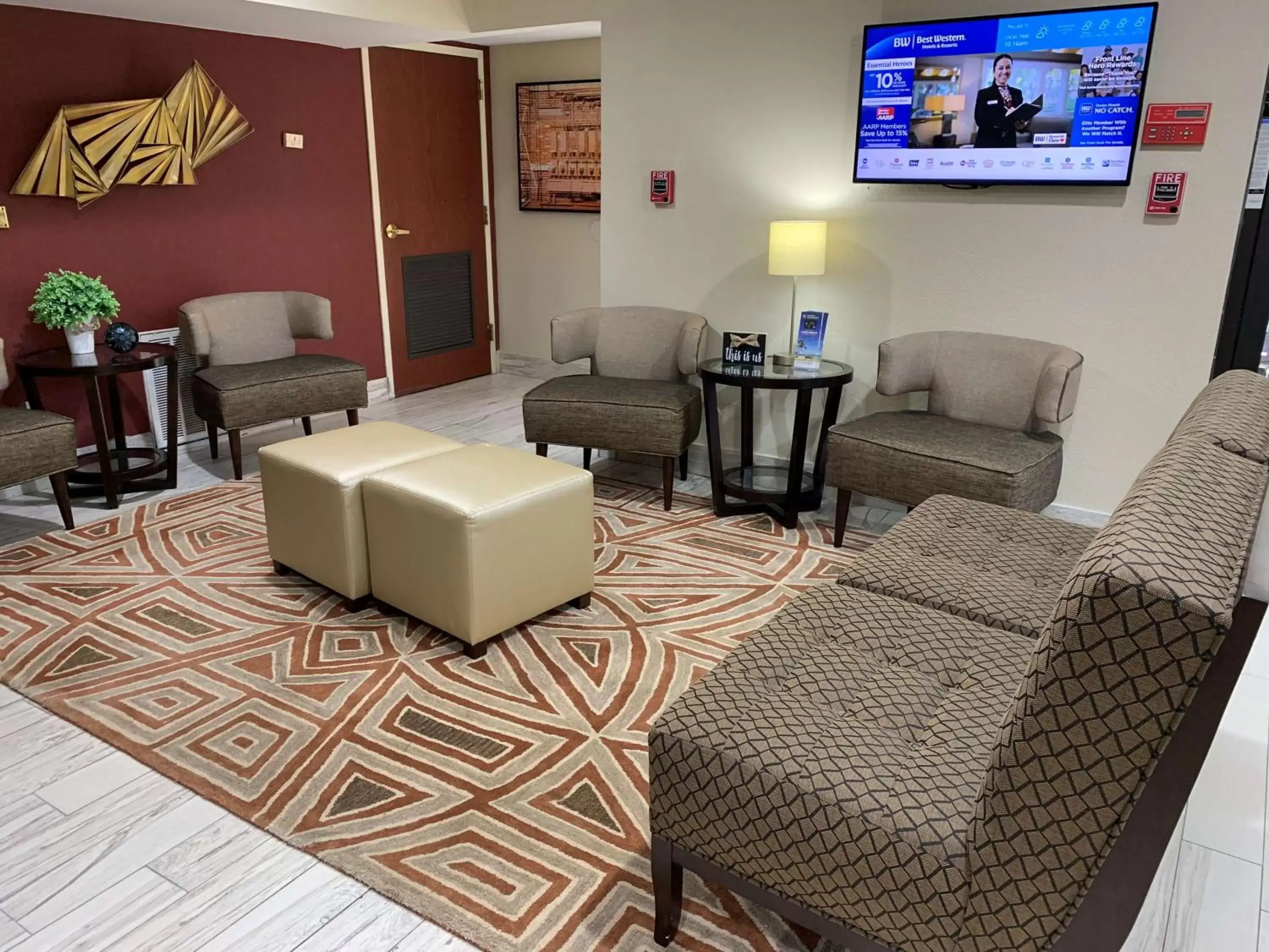 Lobby or reception, Seating Area in Best Western Gardendale