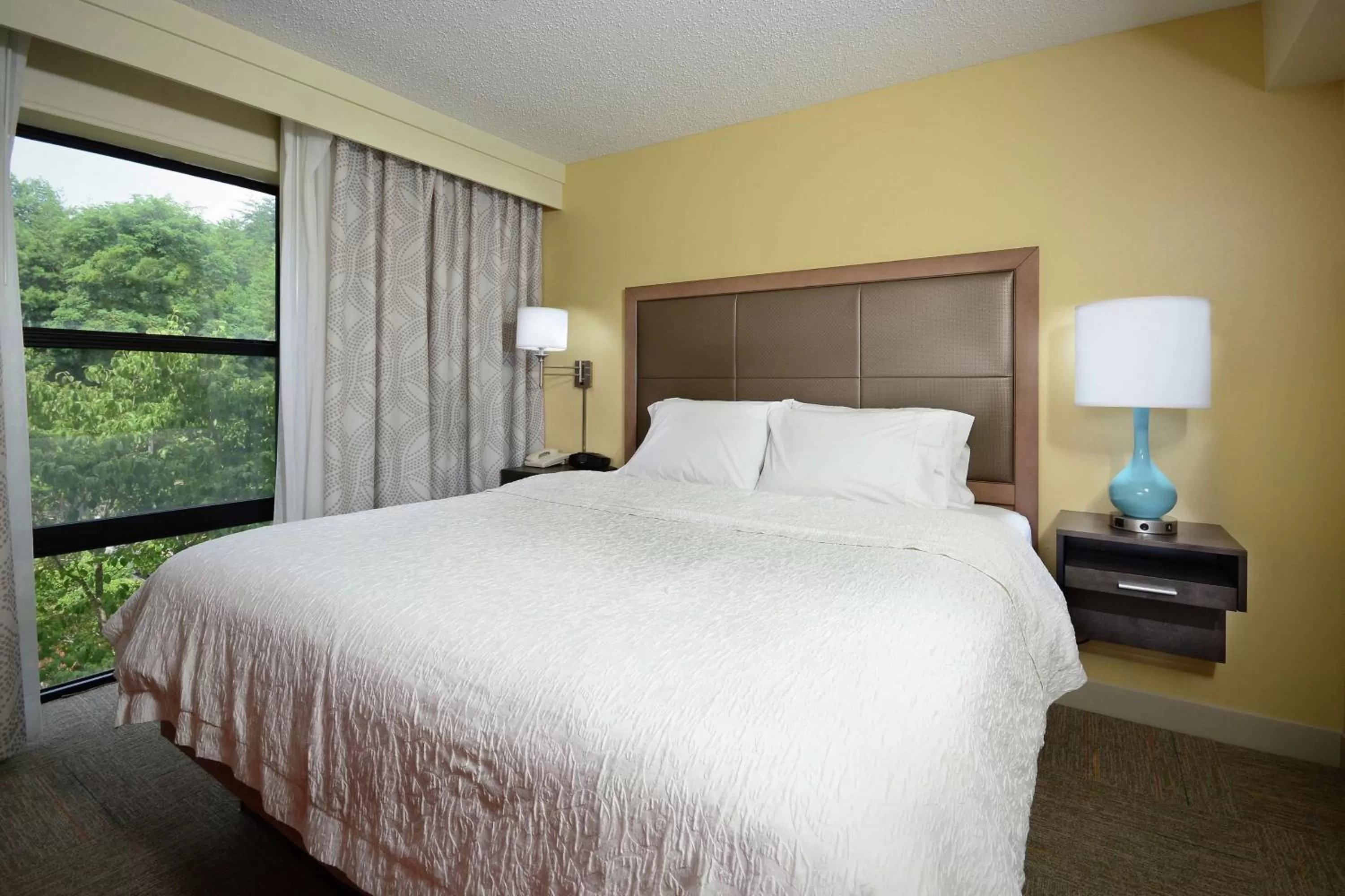 Bed in Hampton Inn Martinsville