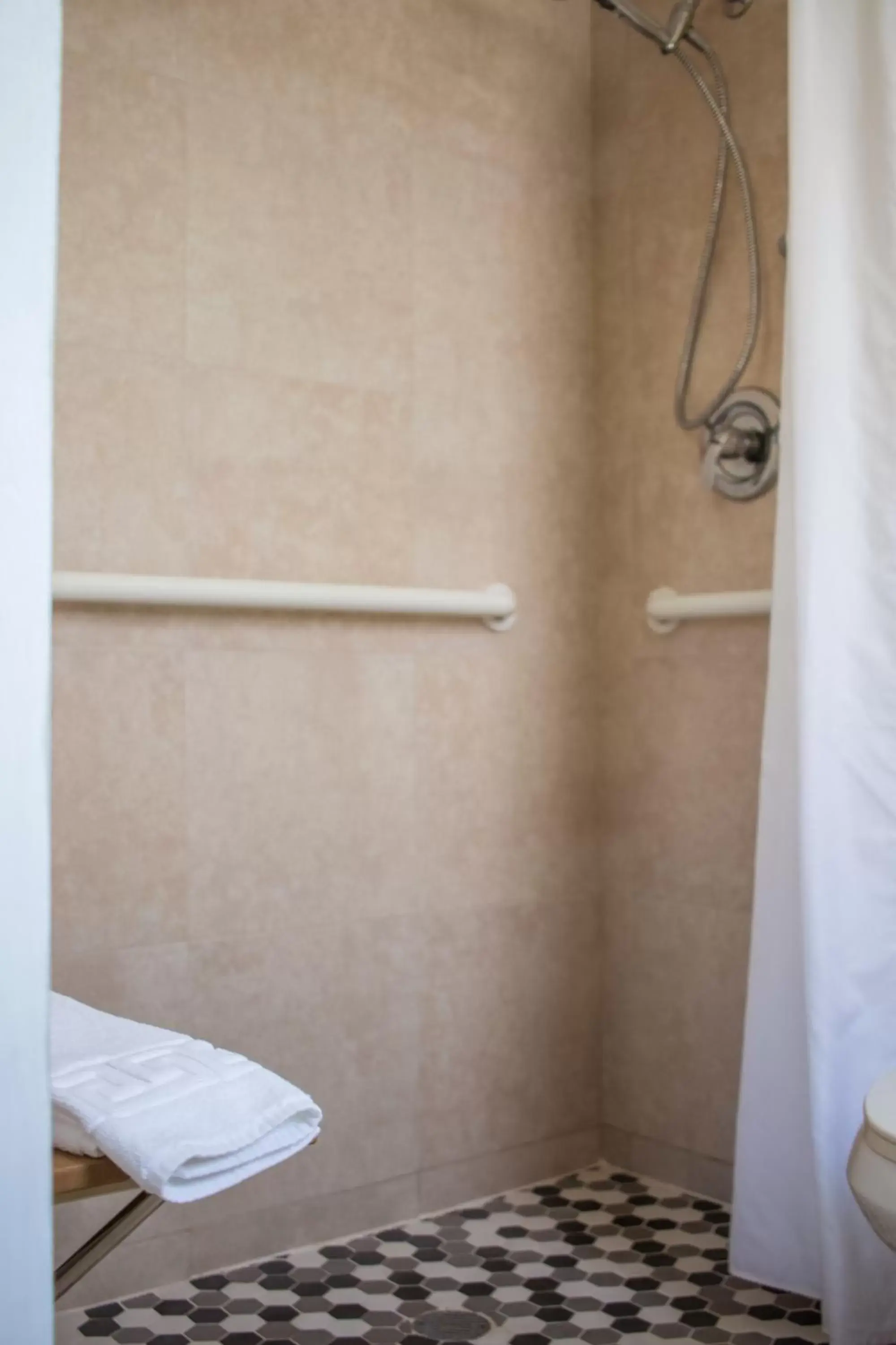 Shower, Bathroom in Riptide Oceanfront Hotel