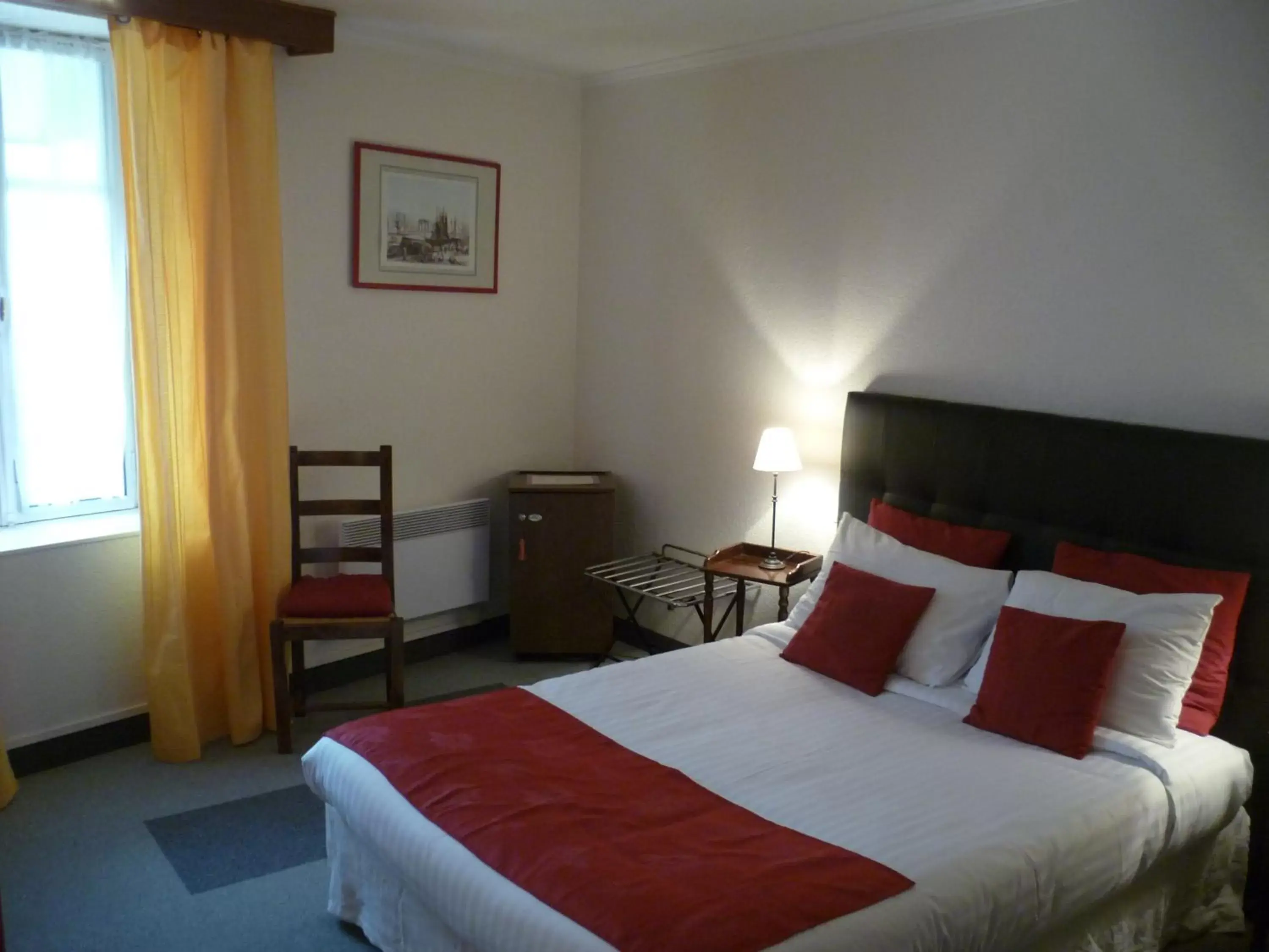Photo of the whole room, Room Photo in The Originals Boutique, Hôtel Clos Sainte Marie, Nevers (Inter-Hotel)