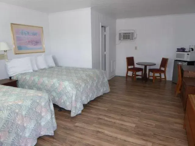 Photo of the whole room, Bed in Swell Motel