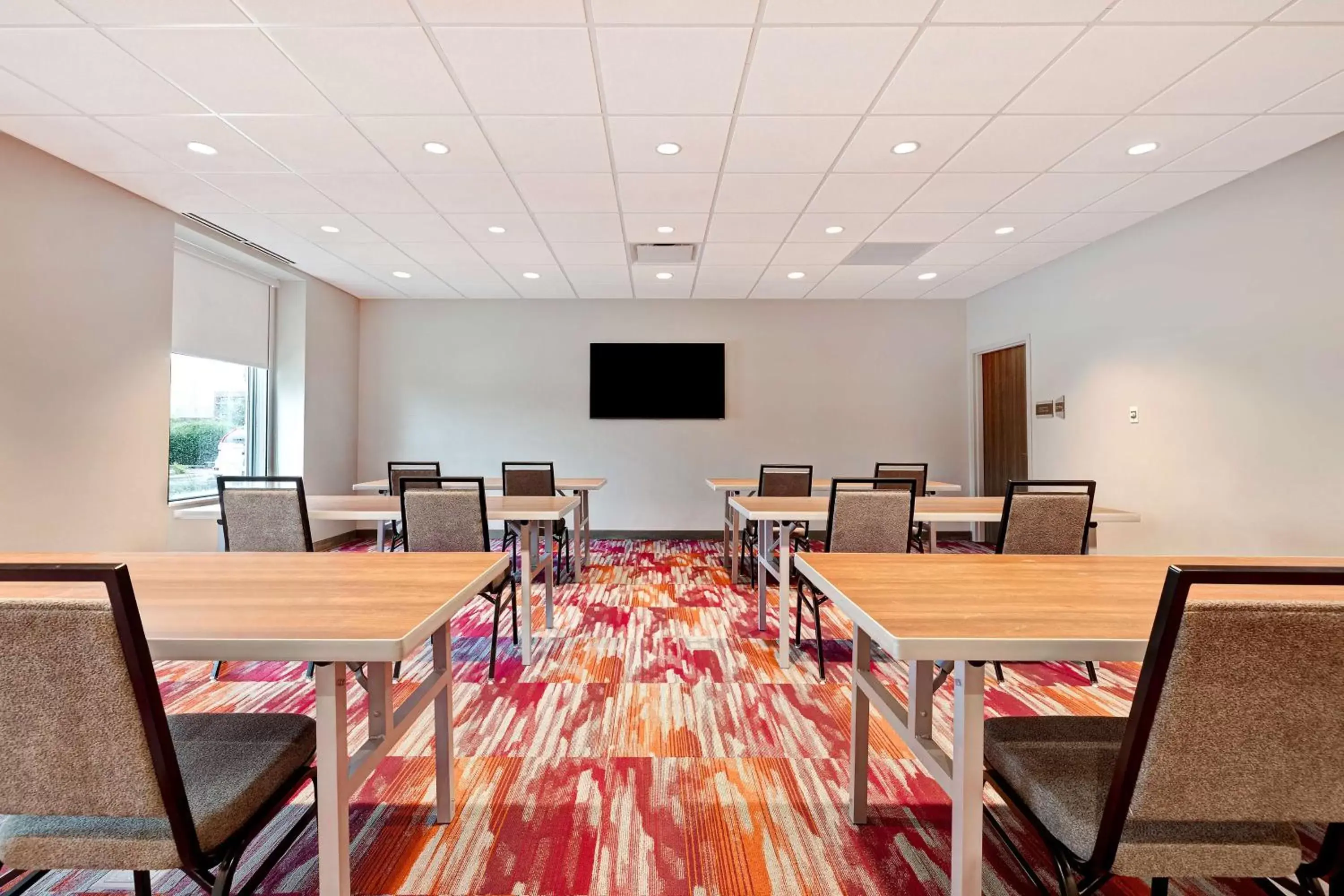 Meeting/conference room, Restaurant/Places to Eat in Home2 Suites By Hilton Lincolnshire Chicago