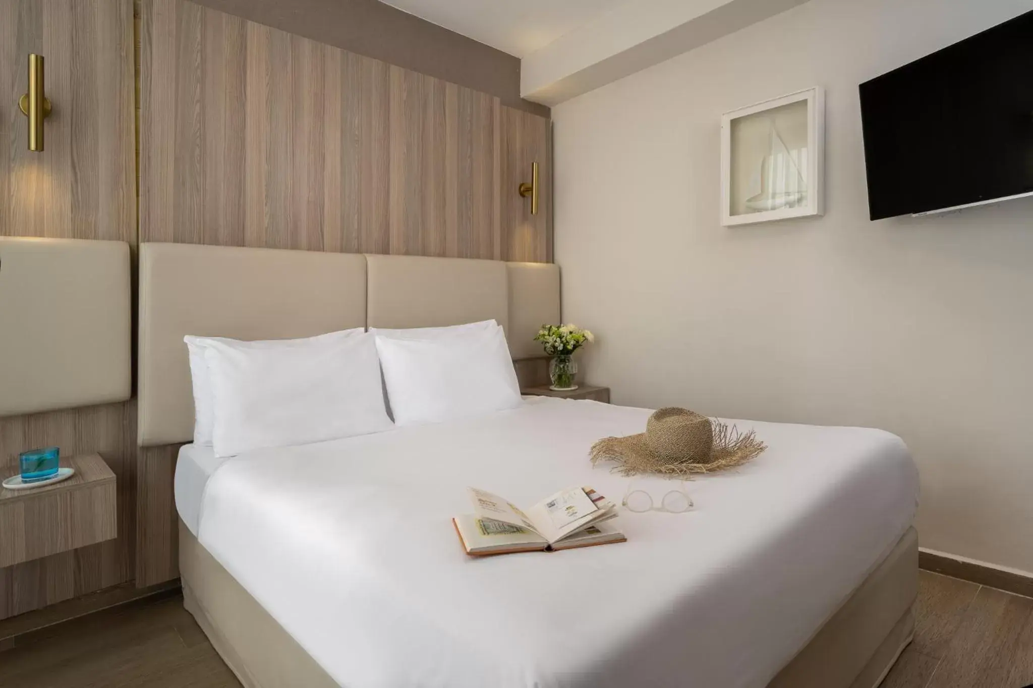 Bed in Astral Palma Hotel