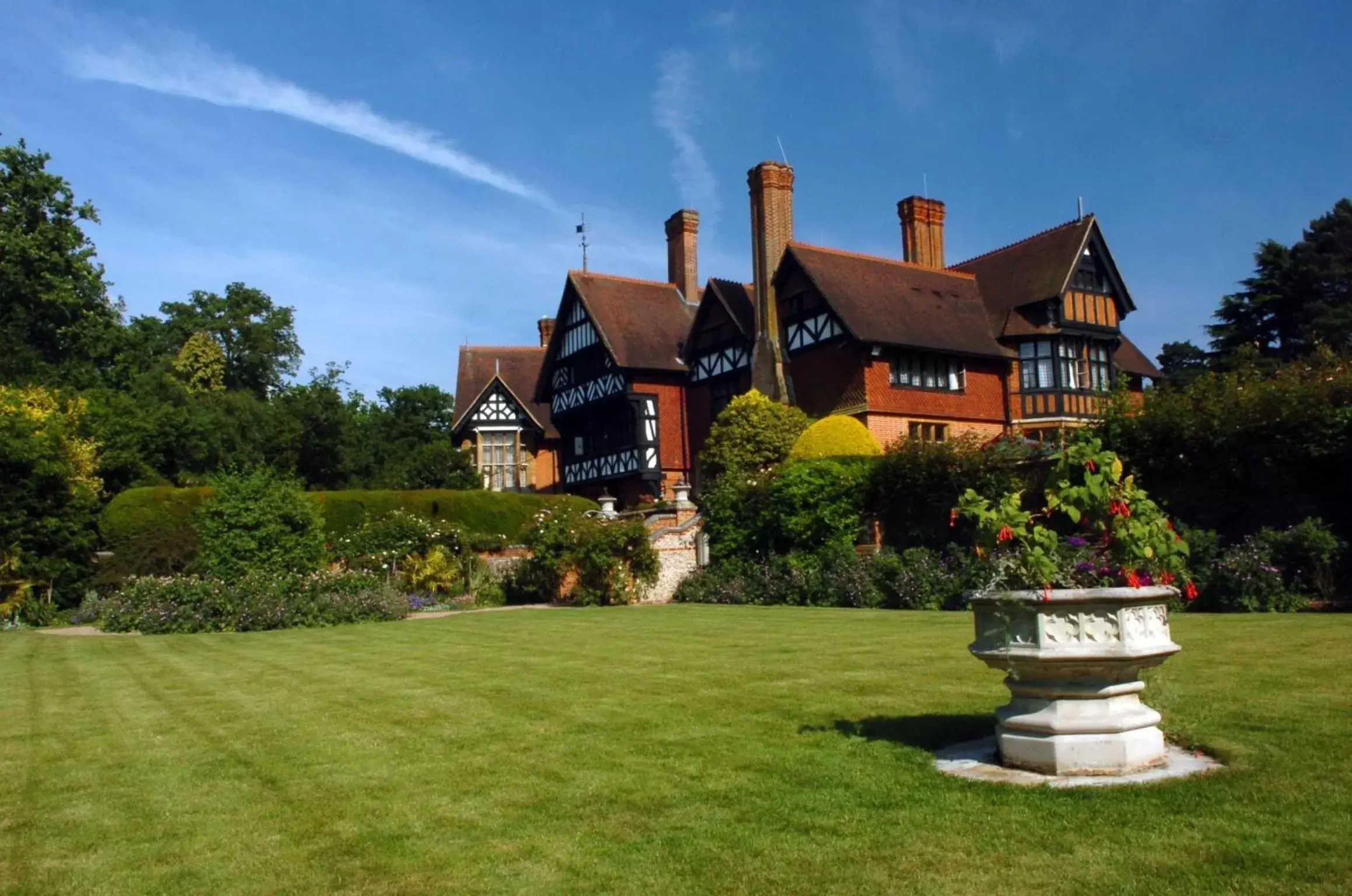 Facade/entrance in Best Western PLUS Grim's Dyke Hotel Facade/entrance in Best Western PLUS Grim's Dyke Hotel