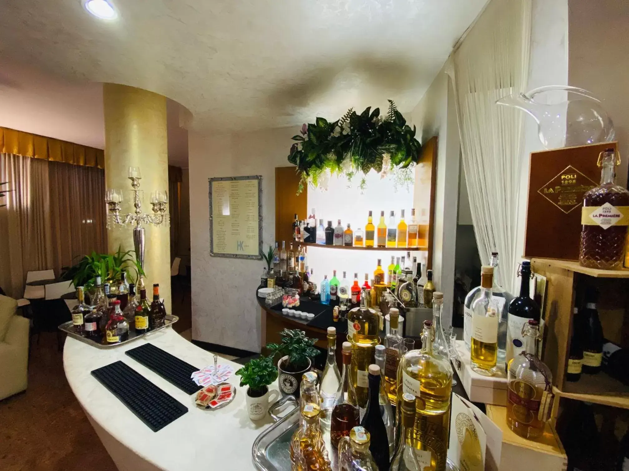 Lounge or bar in Hotel Krystal