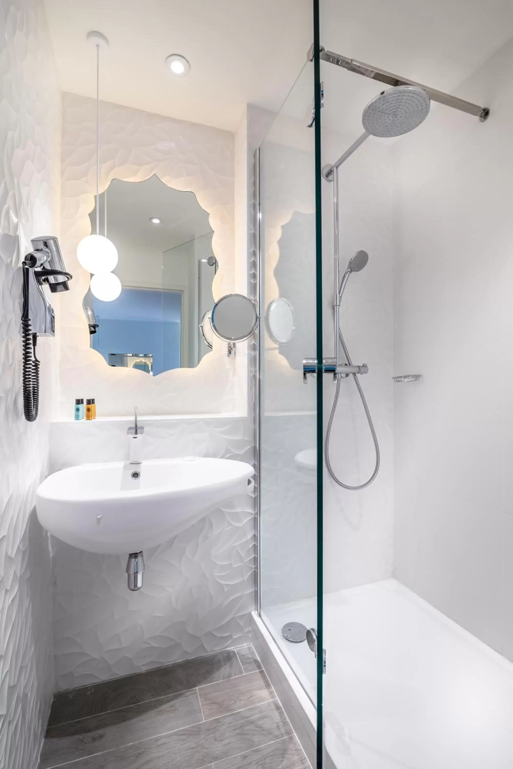 Shower, Bathroom in Holiday Inn Paris Gare de l'Est, an IHG Hotel