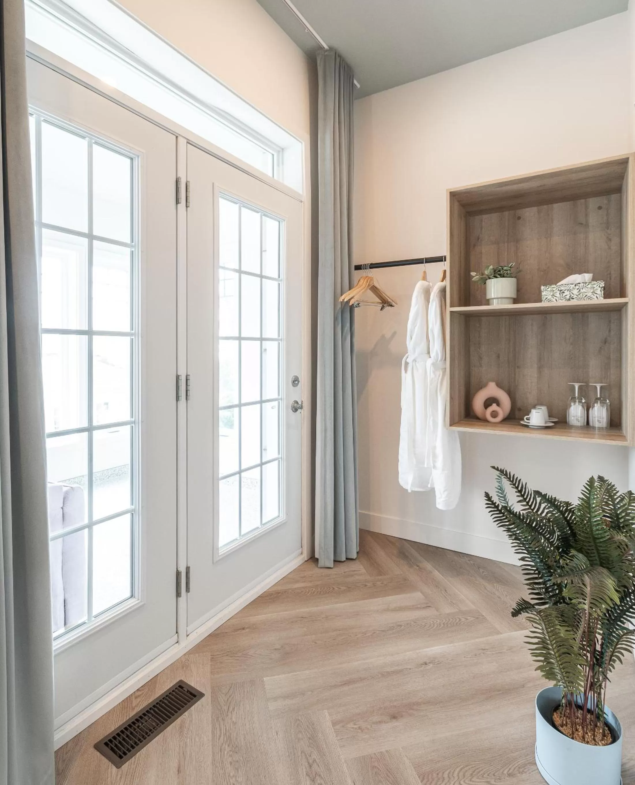 wardrobe in Hôtel le Rosay
