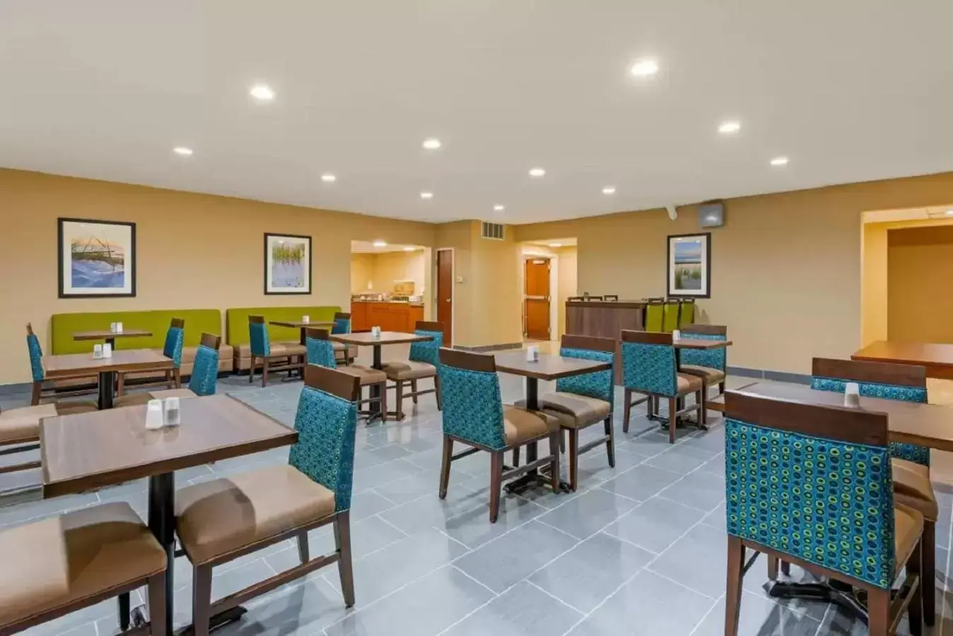 Restaurant/Places to Eat in Comfort Inn & Suites Michigan City