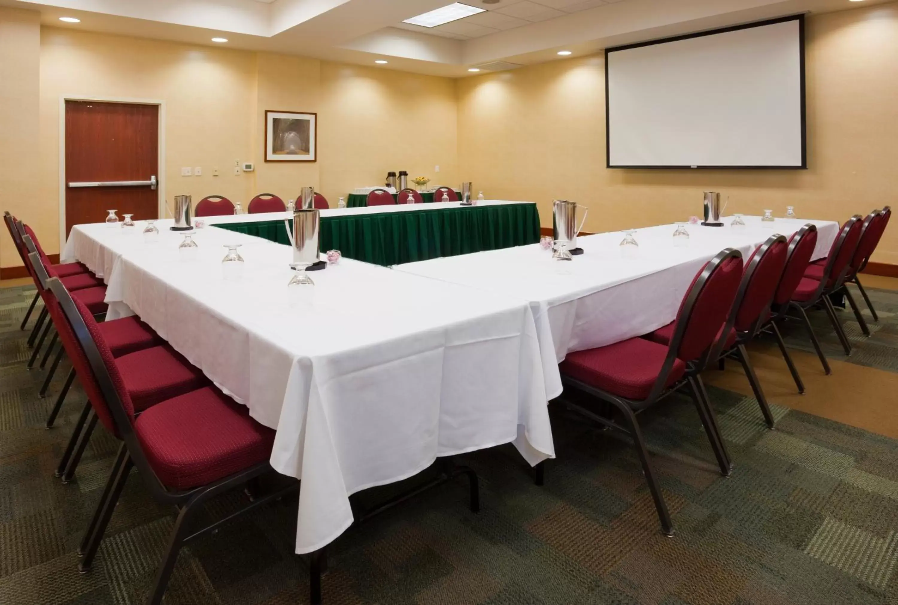 Meeting/conference room in Holiday Inn Madison at The American Center, an IHG Hotel