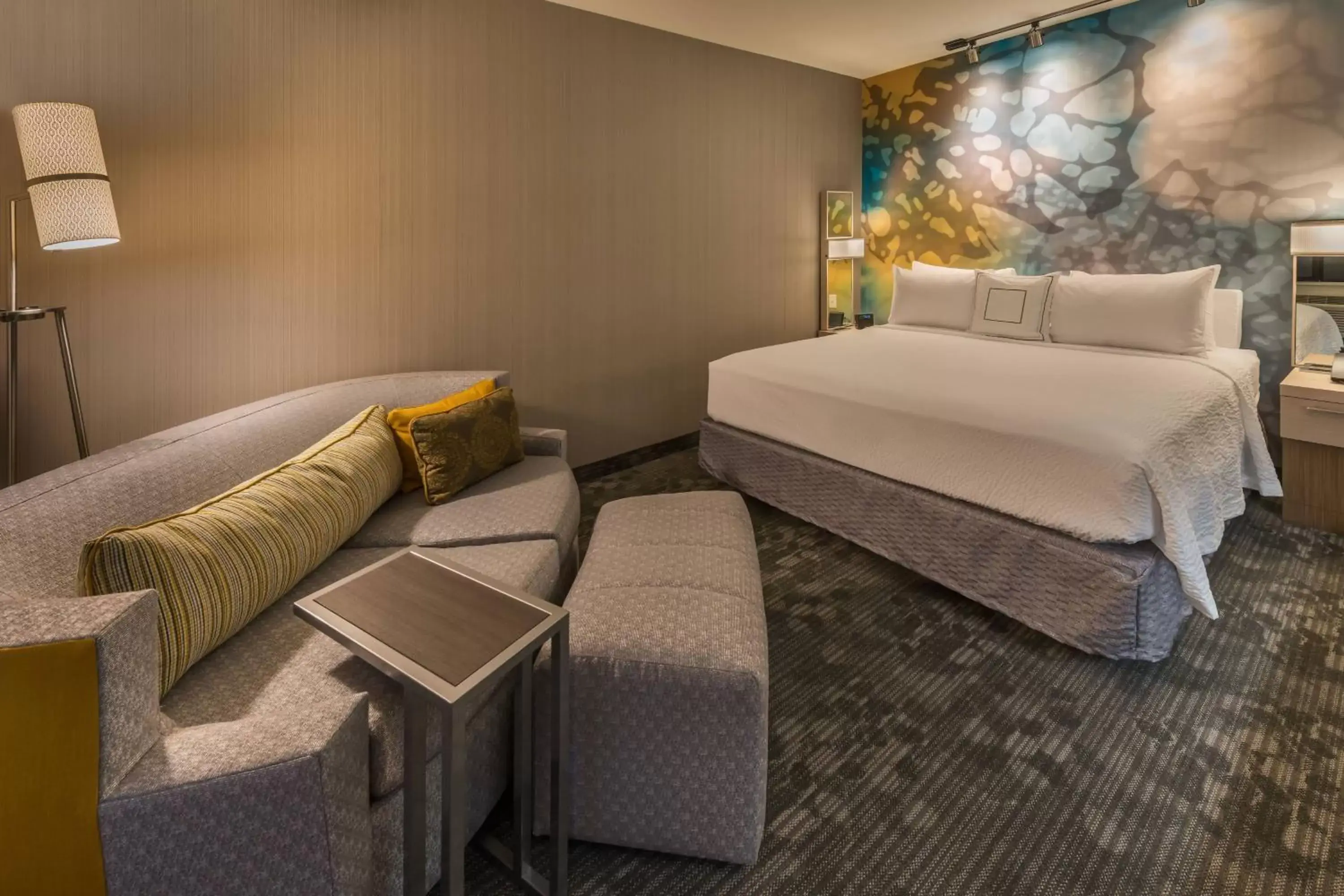 Photo of the whole room, Bed in Courtyard by Marriott Reno Downtown/Riverfront