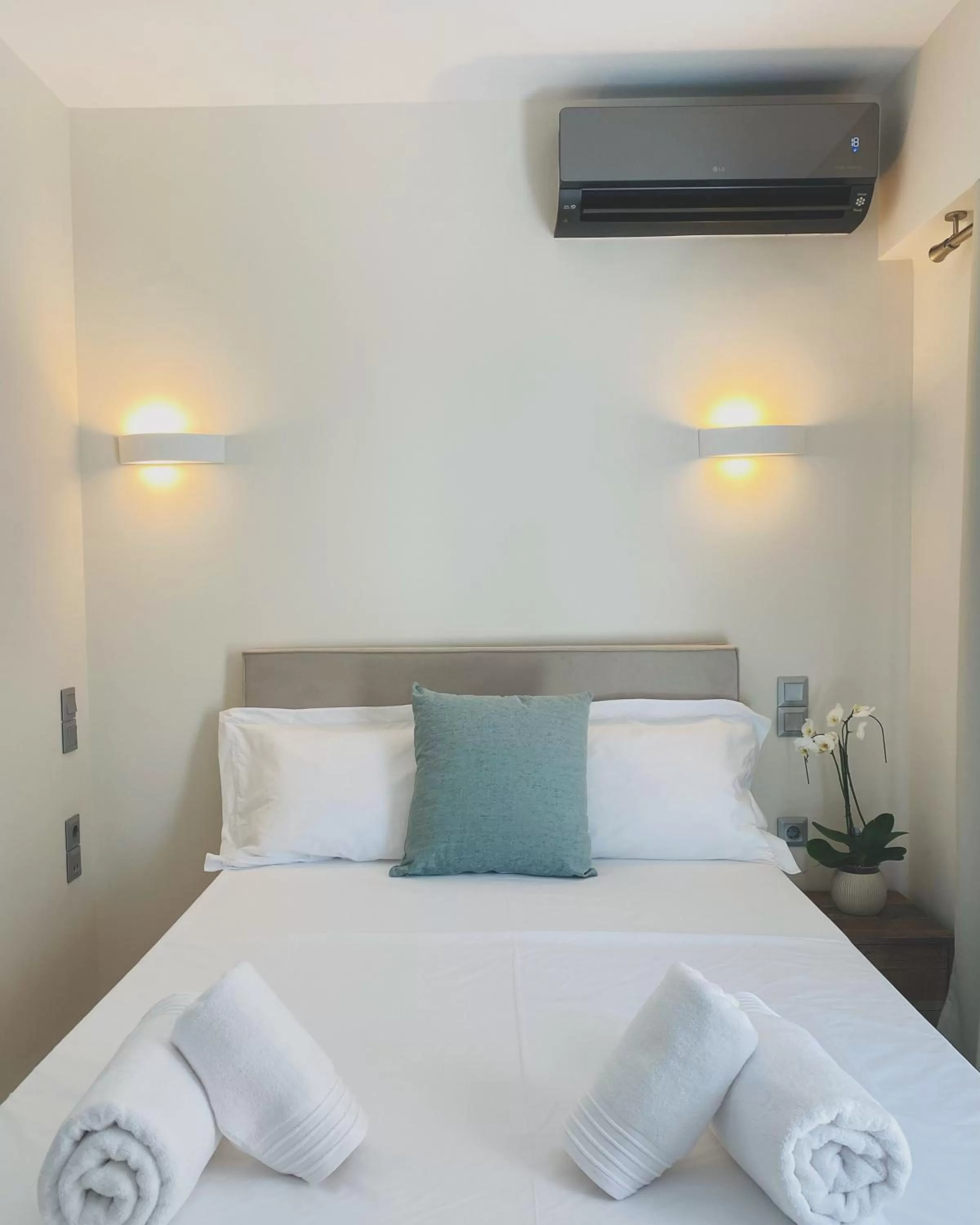 Bed in Cottage Boutique Apartments Athens