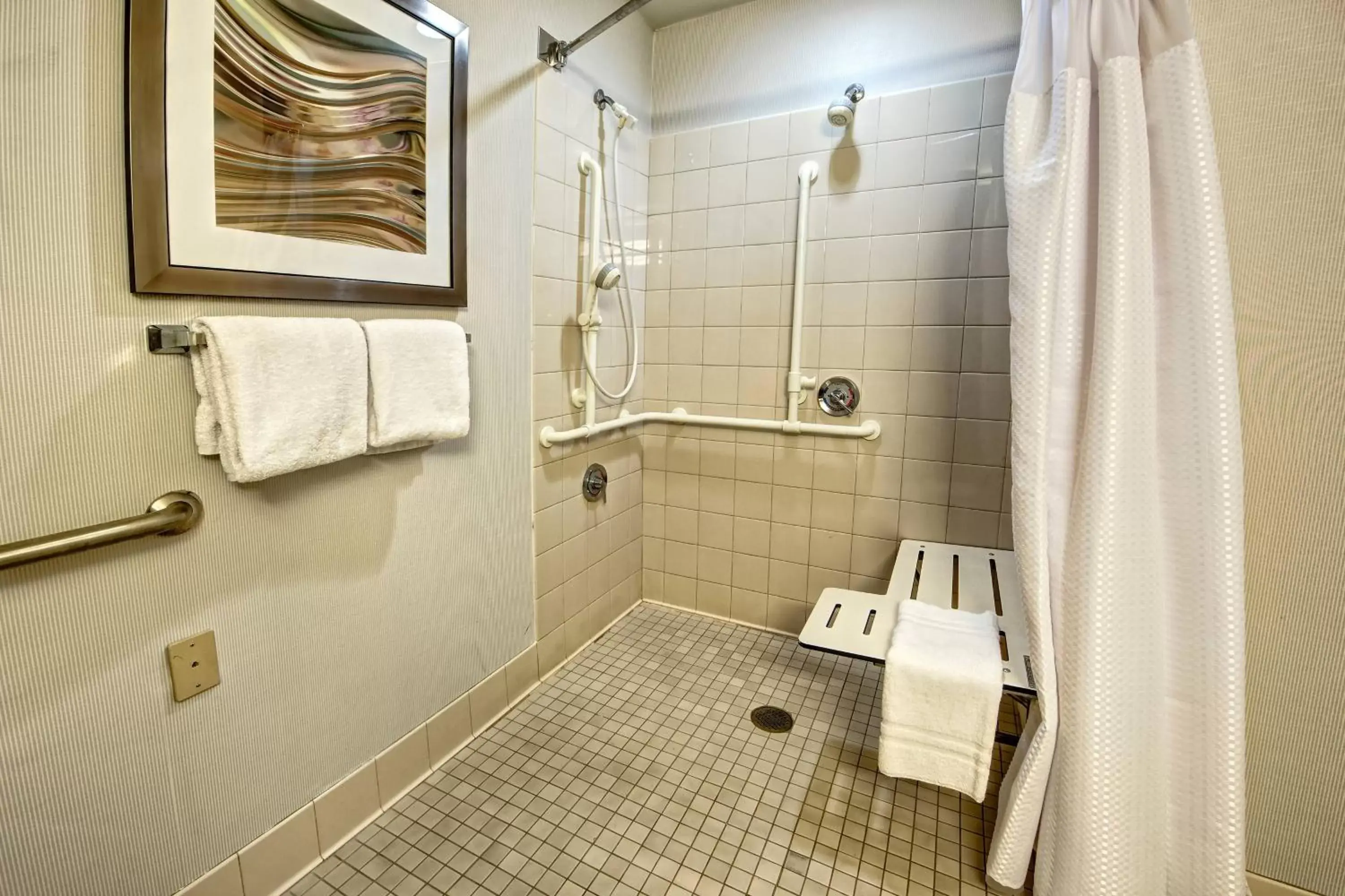 Bathroom in Courtyard by Marriott Memphis Southaven