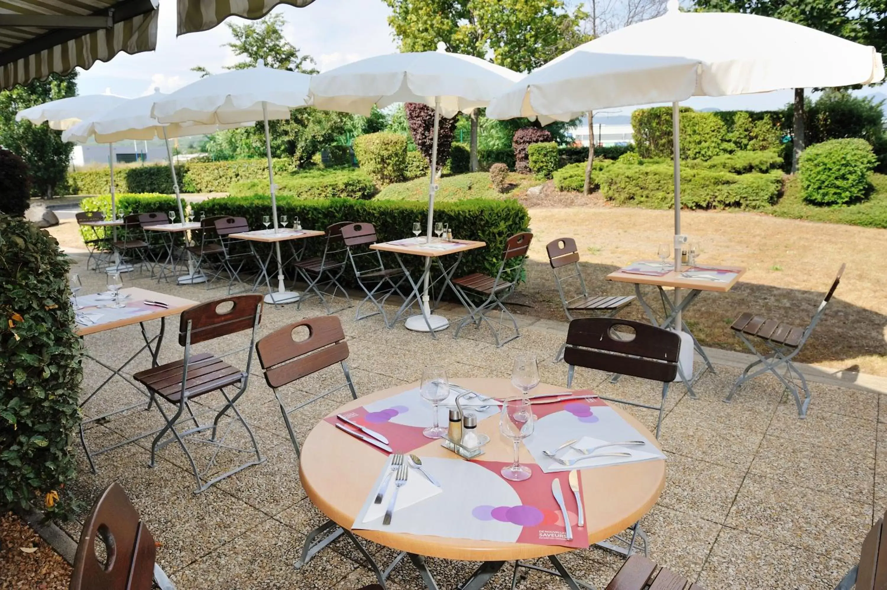 Balcony/Terrace, Restaurant/Places to Eat in Campanile Clermont-Ferrand ~ Aubière