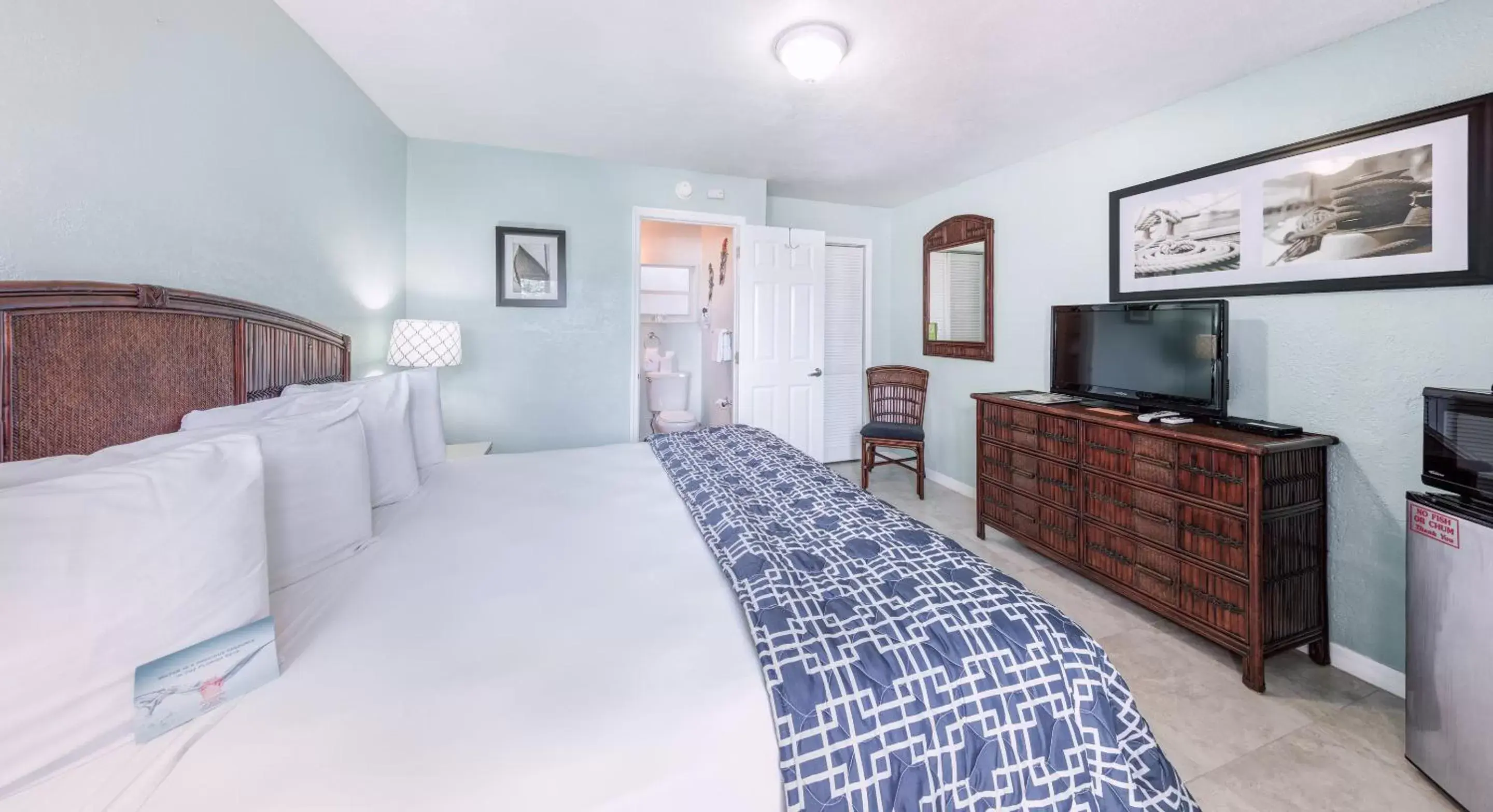 Bedroom, Bed in Creekside Inn Islamorada