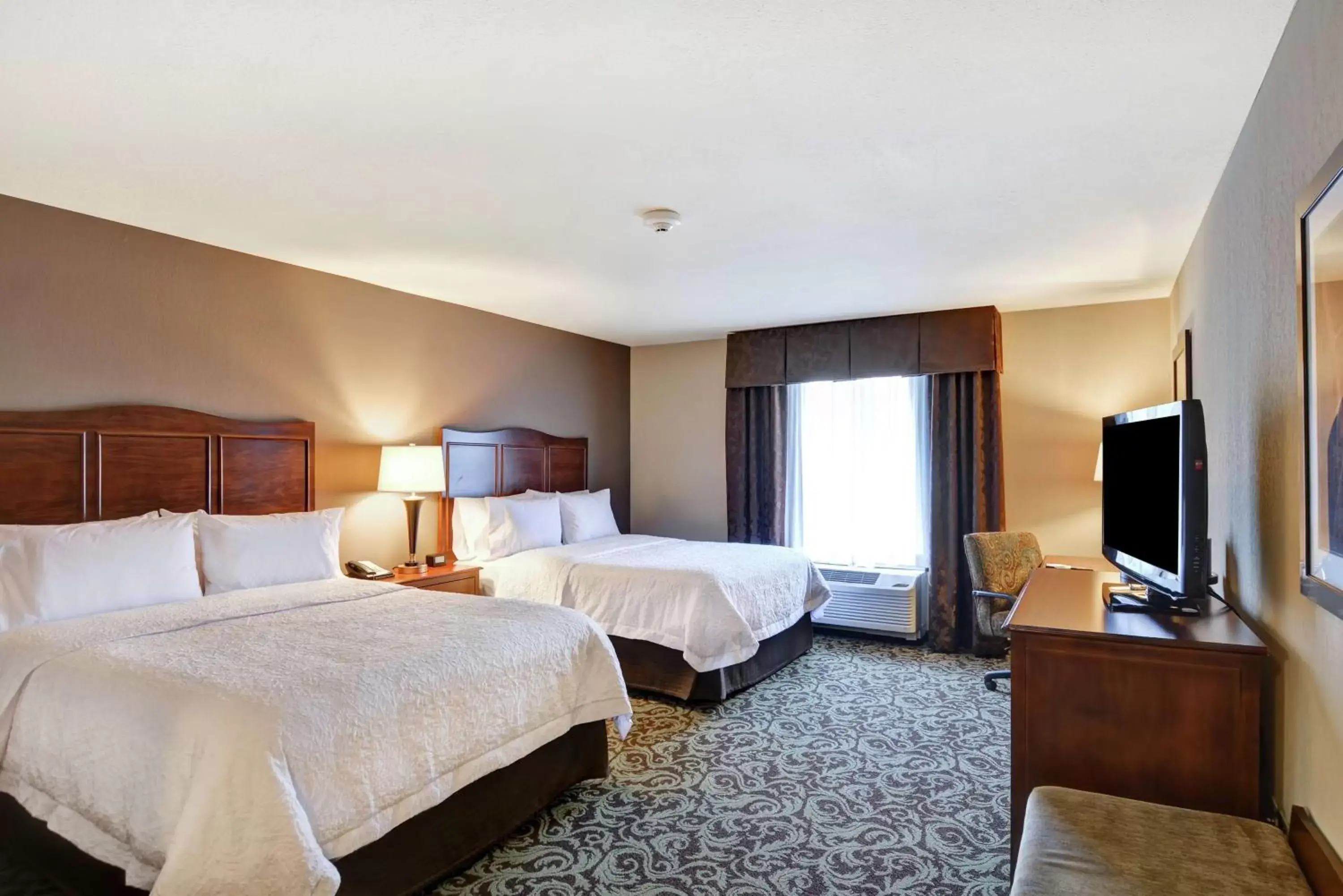 Bedroom, Bed in Hampton Inn and Suites New Hartford/Utica
