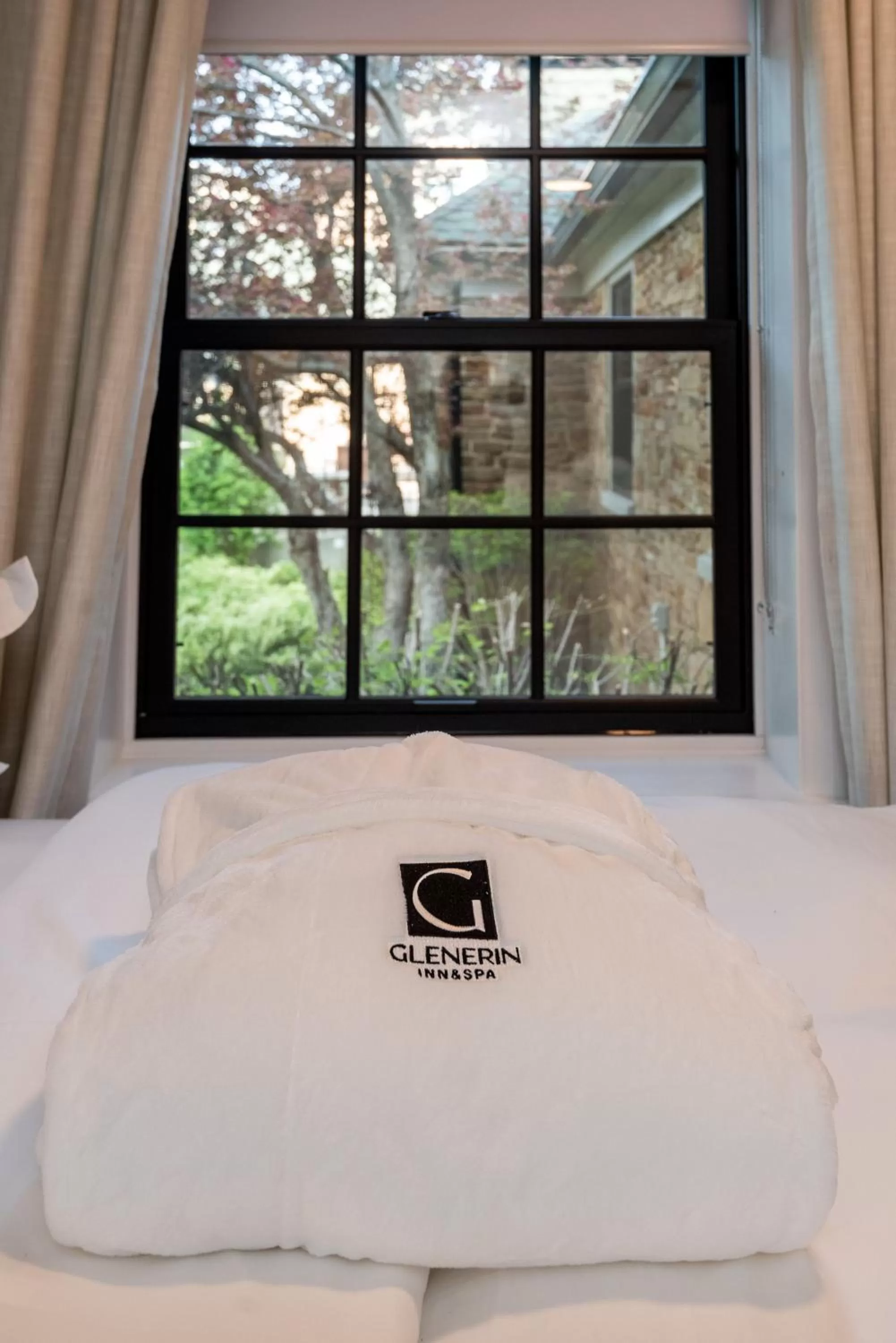 View (from property/room), Bed in The Glenerin Inn