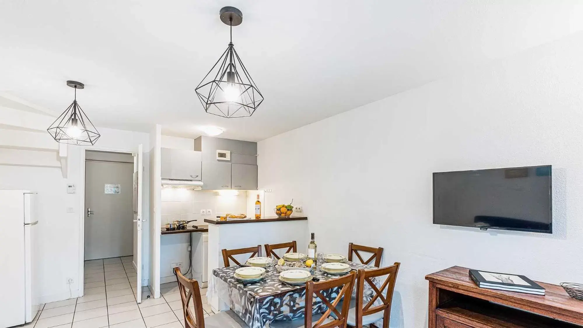 Kitchen or kitchenette, Dining Area in Madame Vacances Les Rives Marines