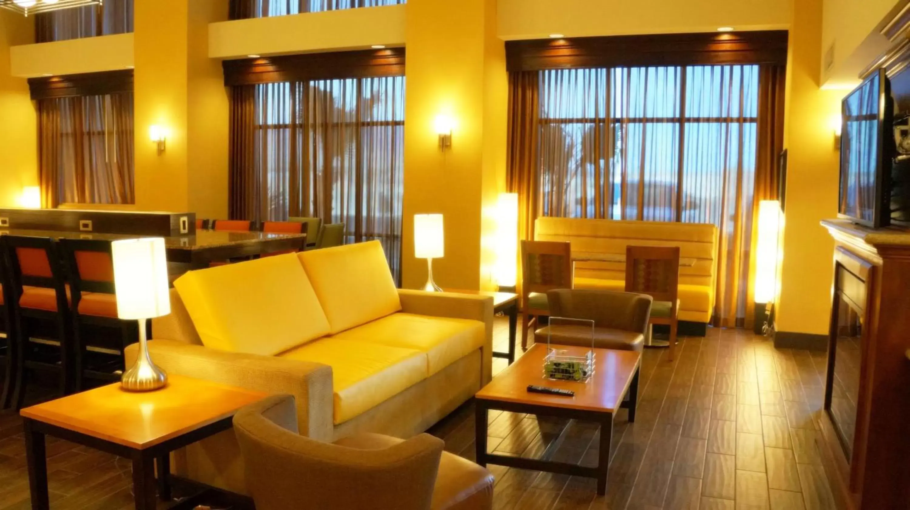 Dining area, Seating Area in Hampton Inn & Suites Kingman