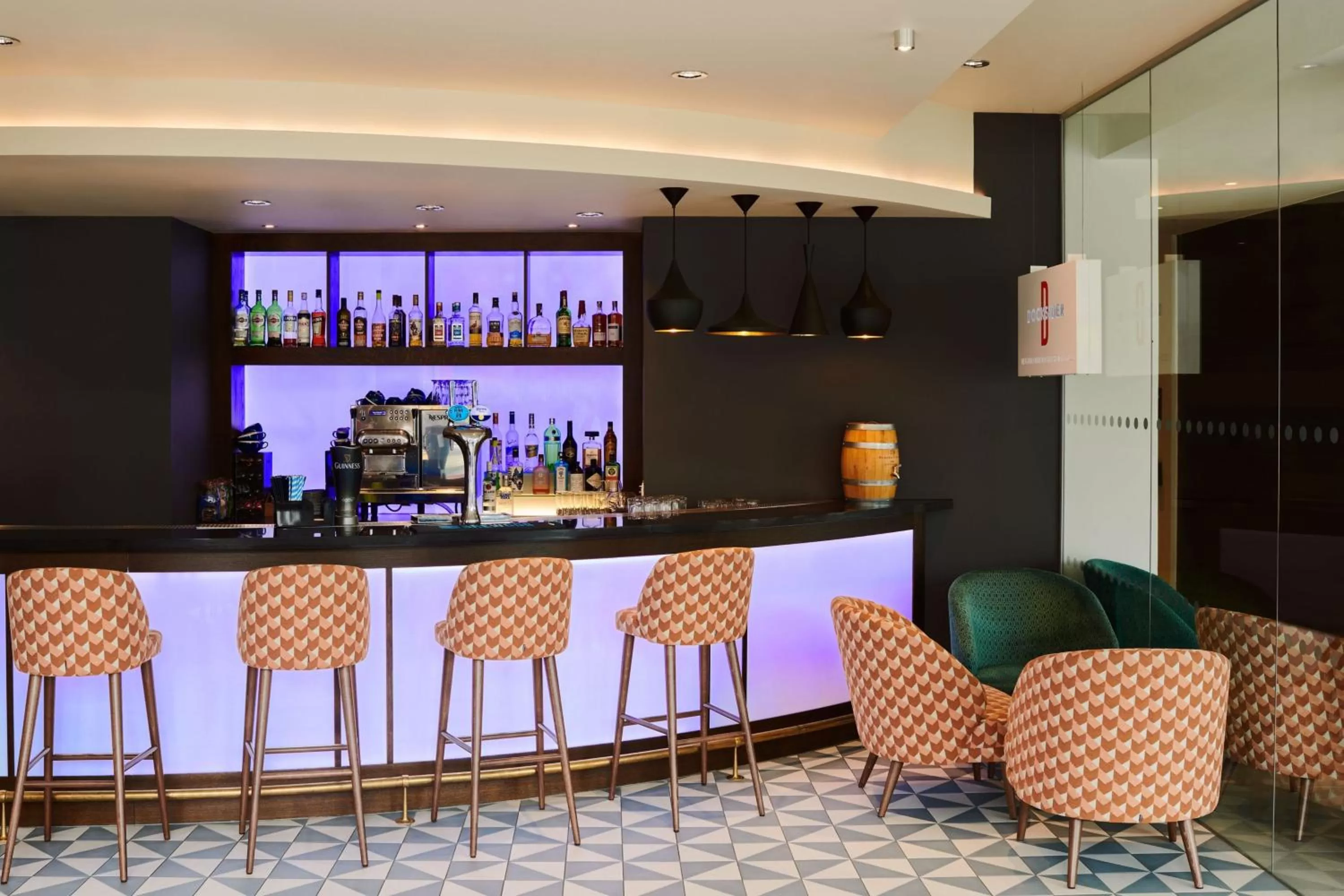 Lounge or bar in Aloft London Excel