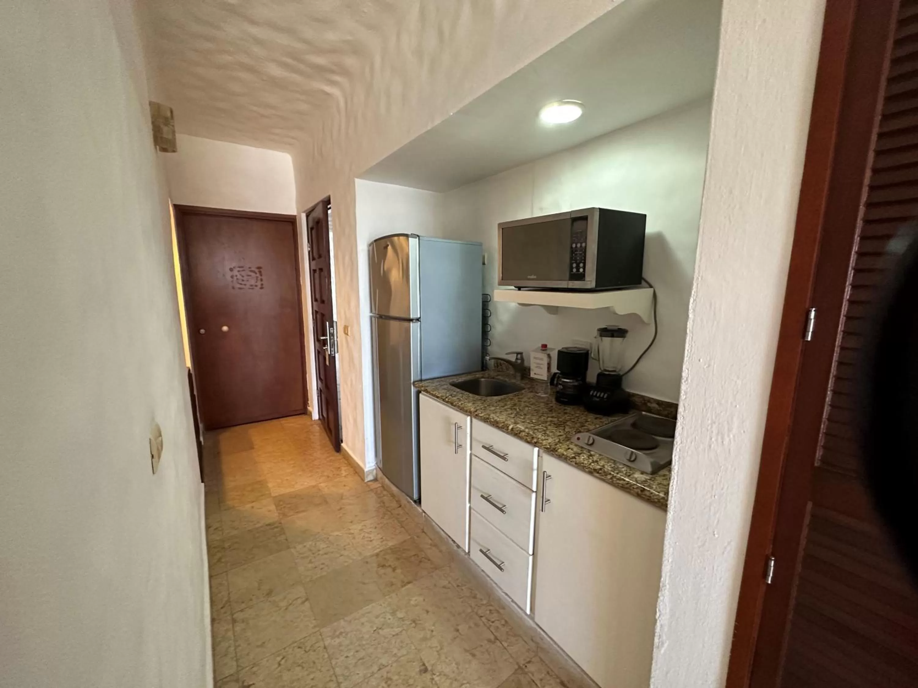 Property building in Hotel Quijote Inn