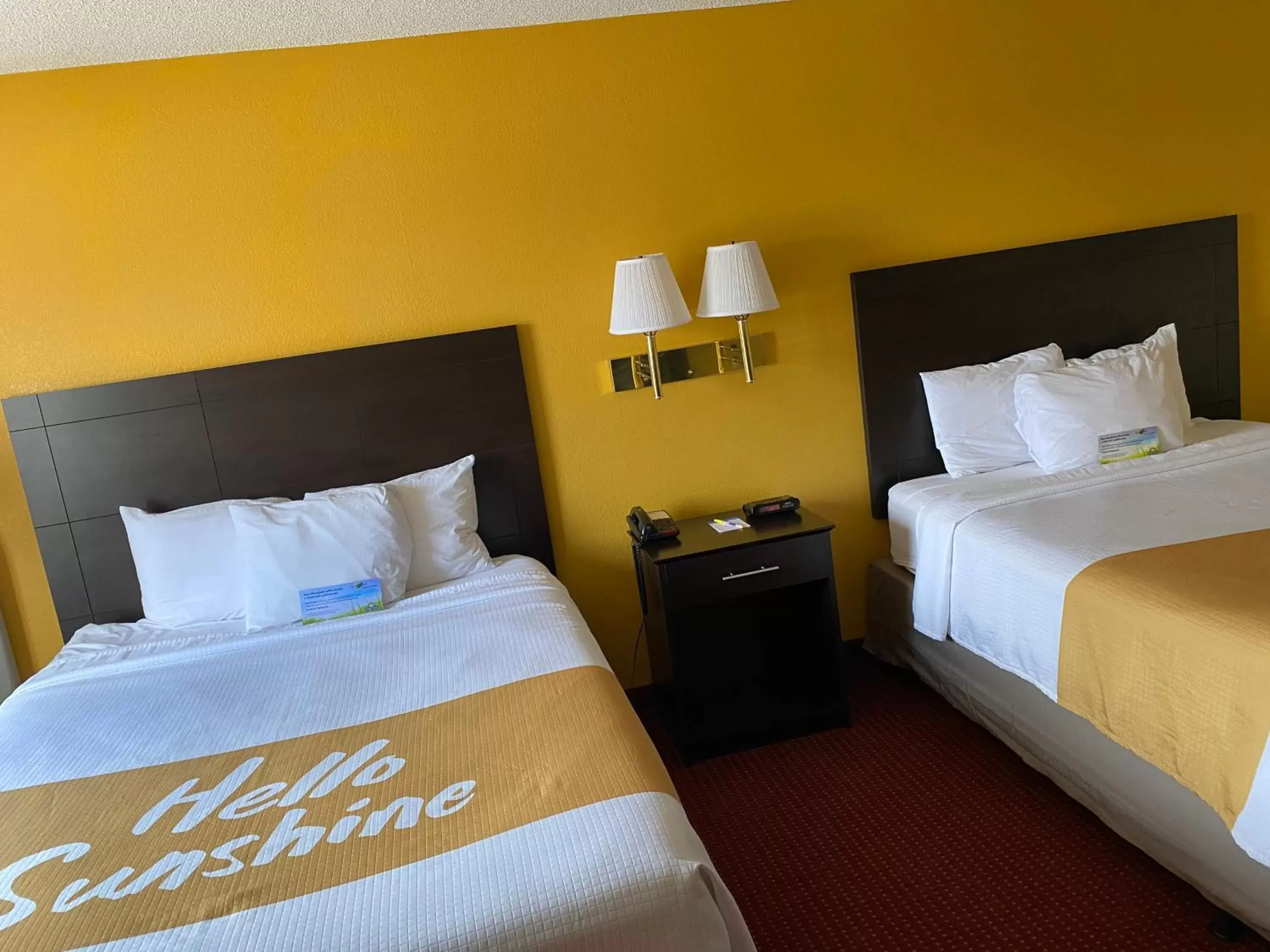 Bed in Days Inn & Suites by Wyndham Des Moines Airport