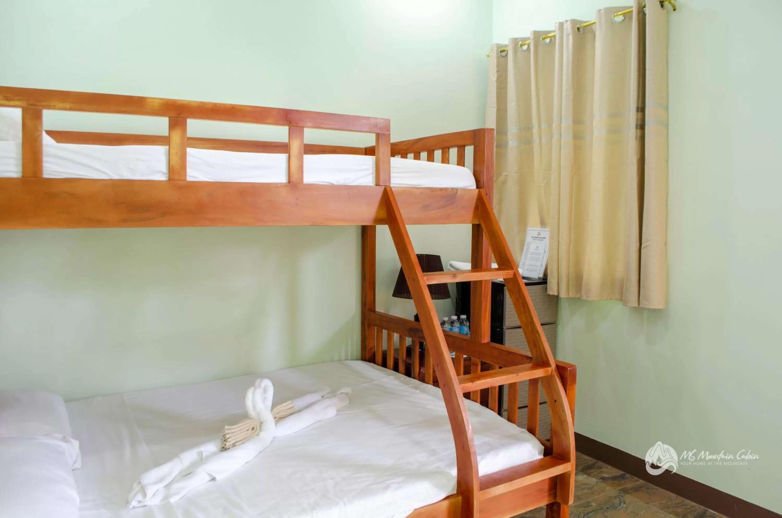 Bed in MS Mountain Cabin