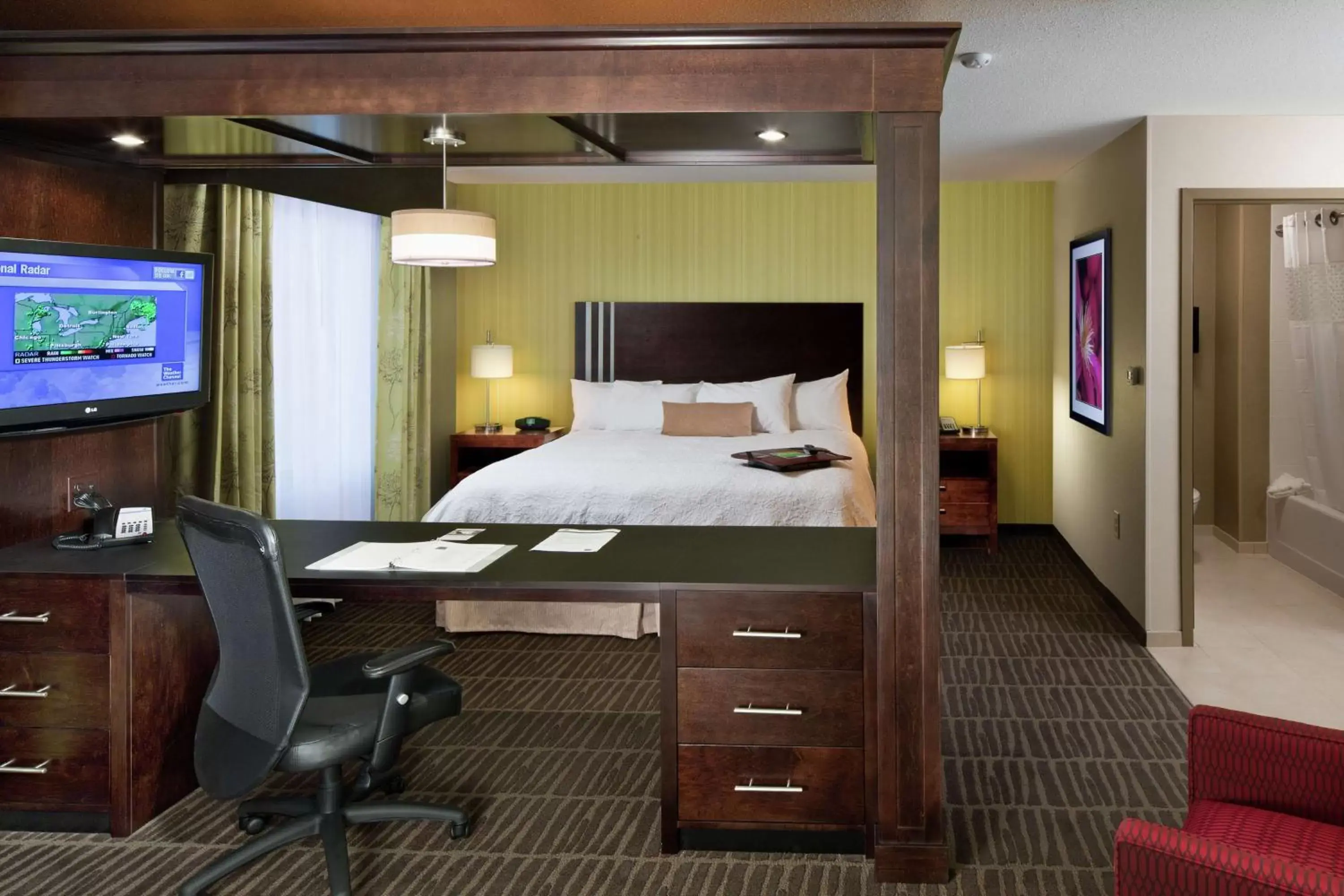 Bed in Hampton Inn & Suites Saginaw