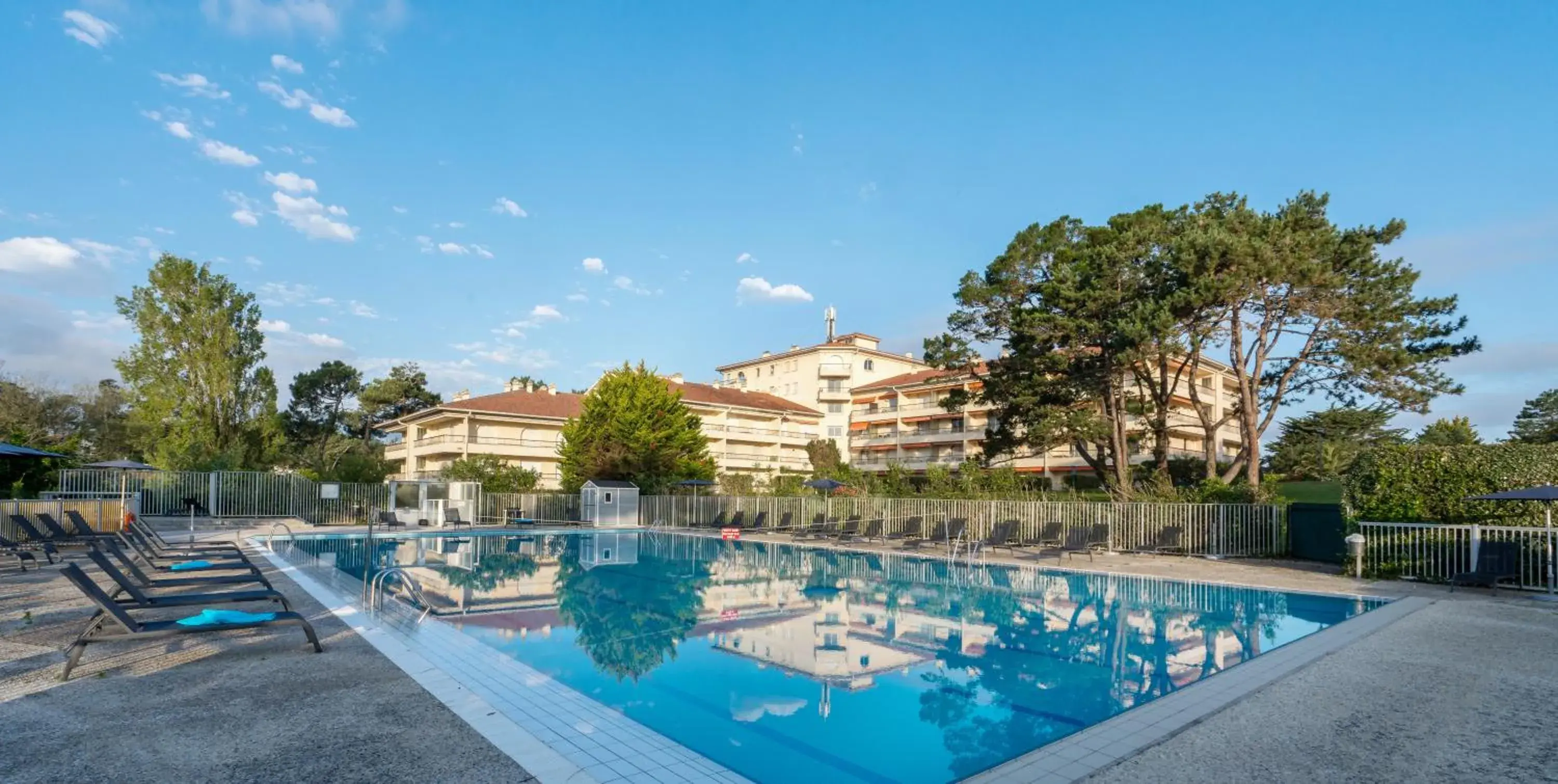 Summer, Swimming Pool in Hotel de Chiberta et du Golf