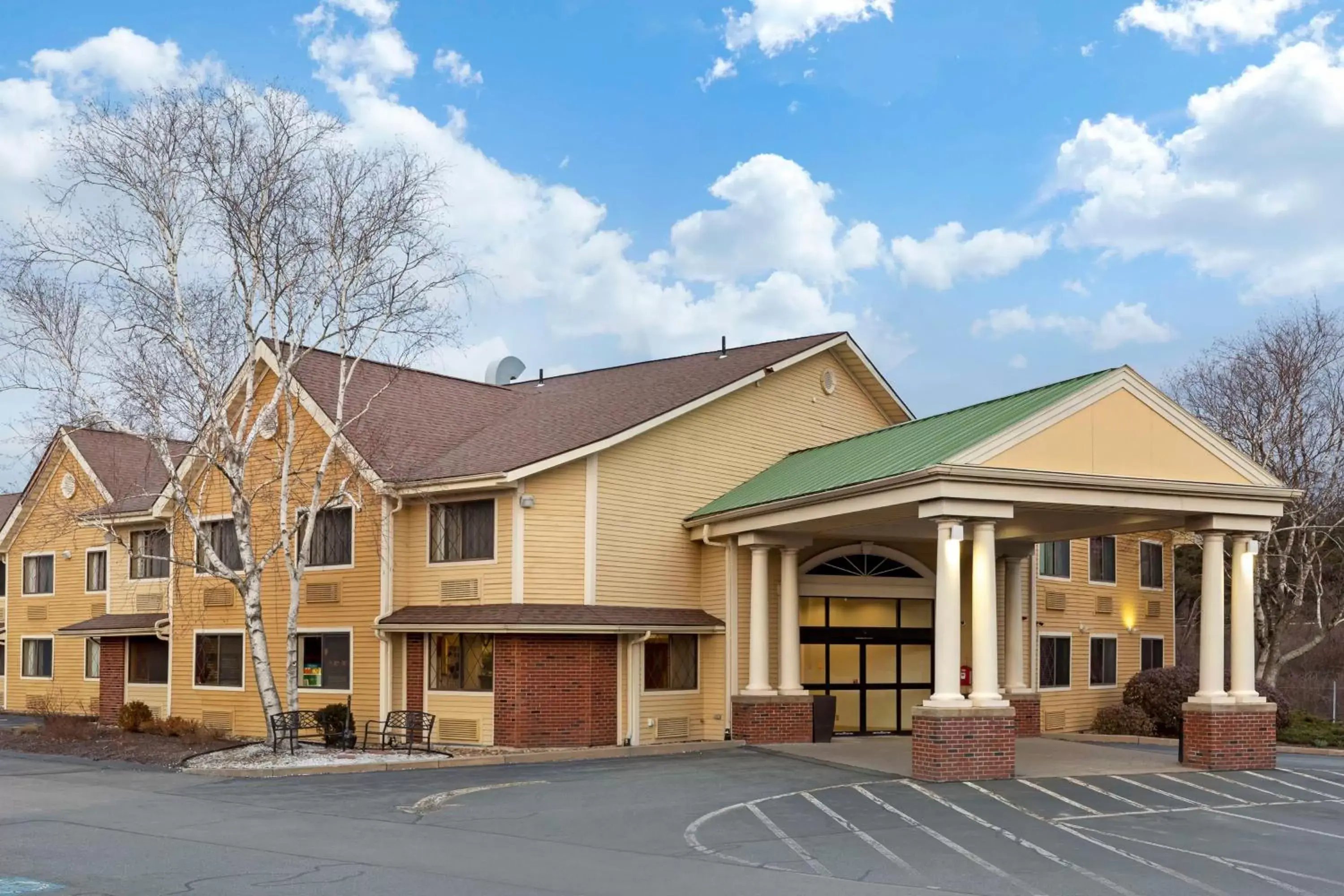Property Building in Best Western Plus The Inn at Sharon/Foxboro