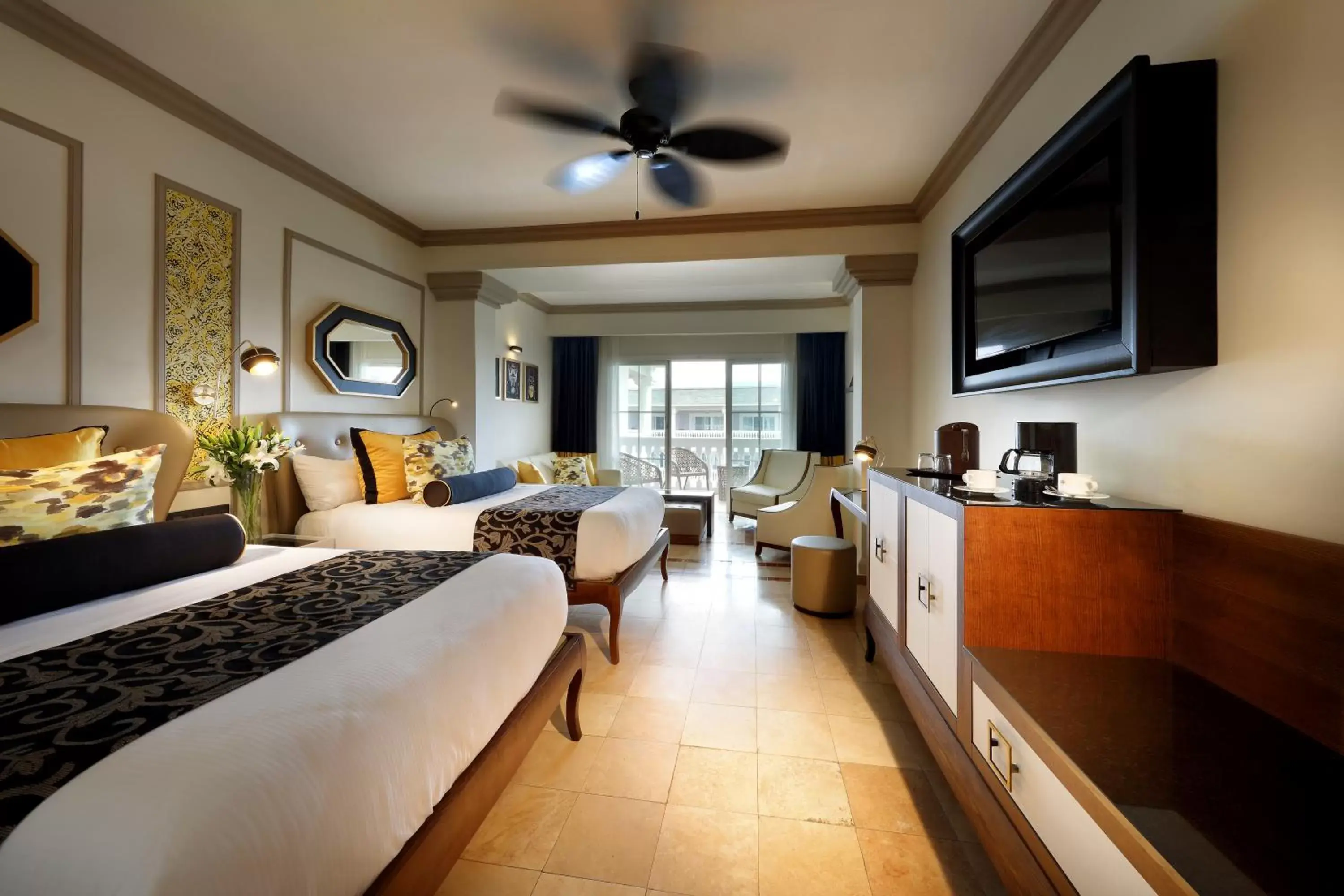 Bedroom, Bed in Grand Palladium Lady Hamilton Resort & Spa - All Inclusive Bedroom, Bed in Grand Palladium Lady Hamilton Resort & Spa - All Inclusive