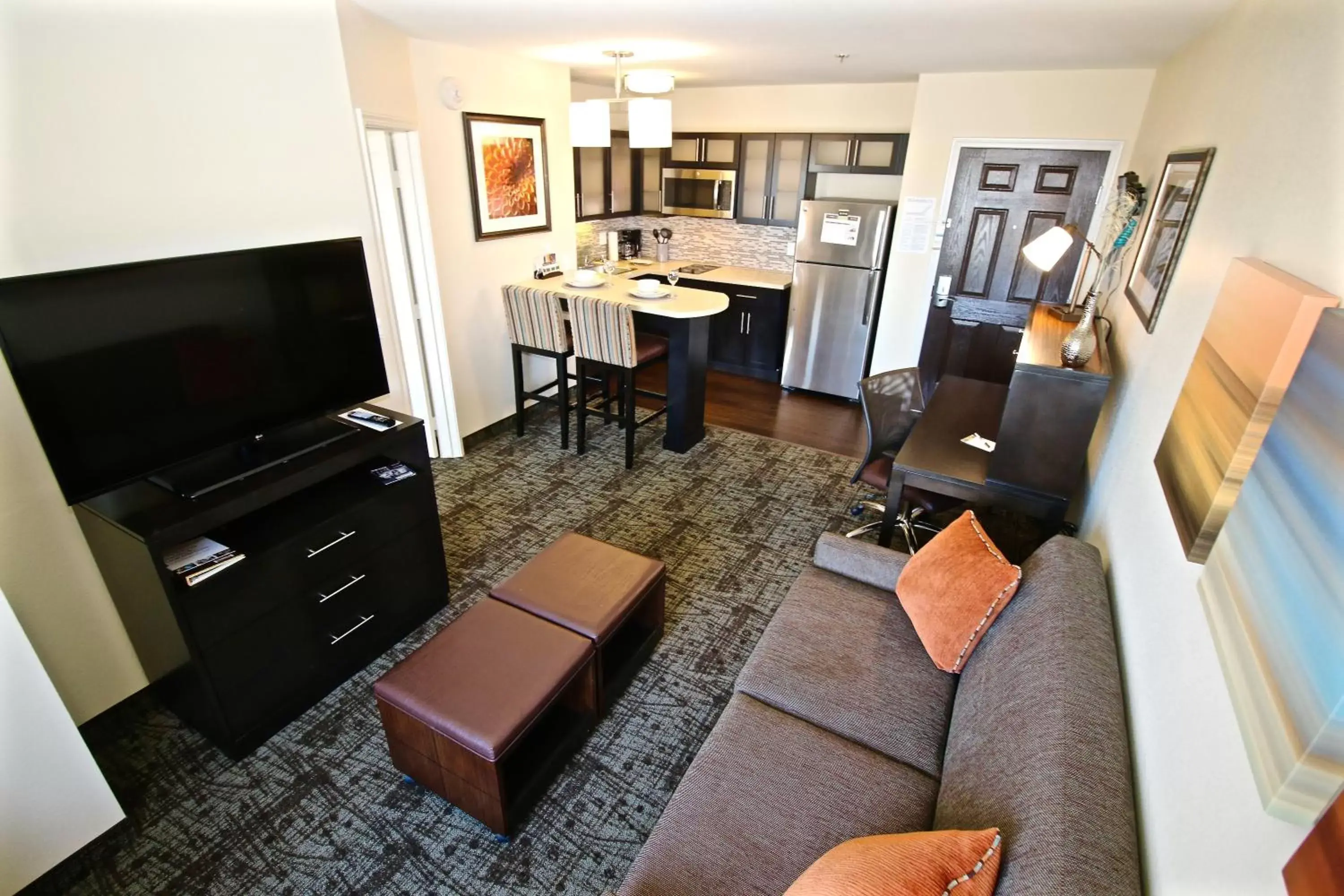 Photo of the whole room, Seating Area in Staybridge Suites Bismarck, an IHG Hotel