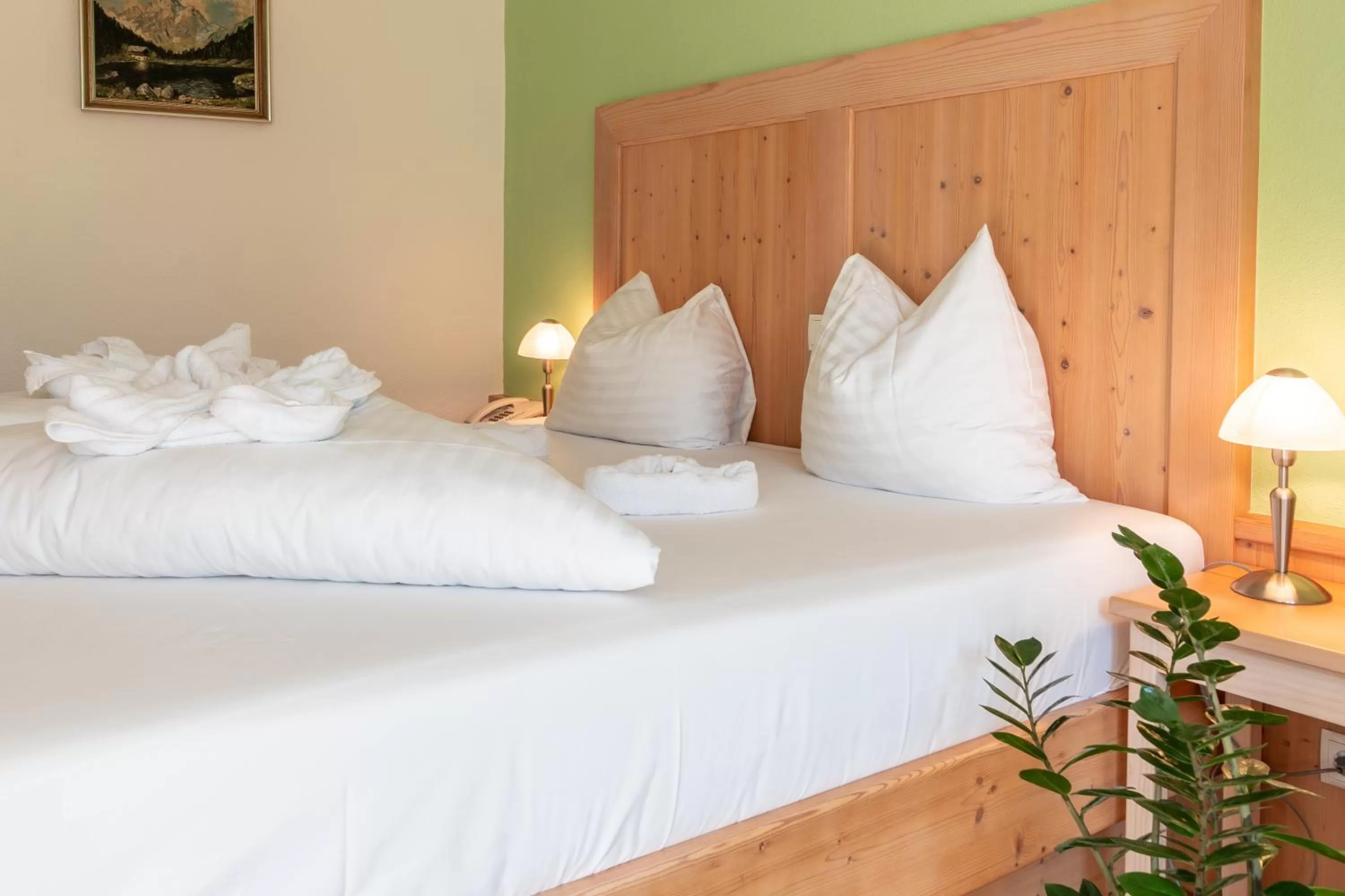 Photo of the whole room, Bed in dasKAISER - Dein Gartenhotel in Tirol