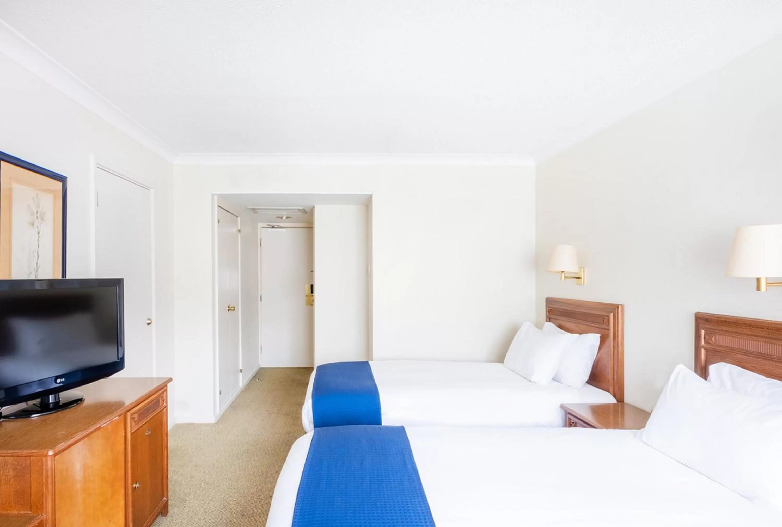 Photo of the whole room, Bed in Holiday Inn Maidstone-Sevenoaks by IHG