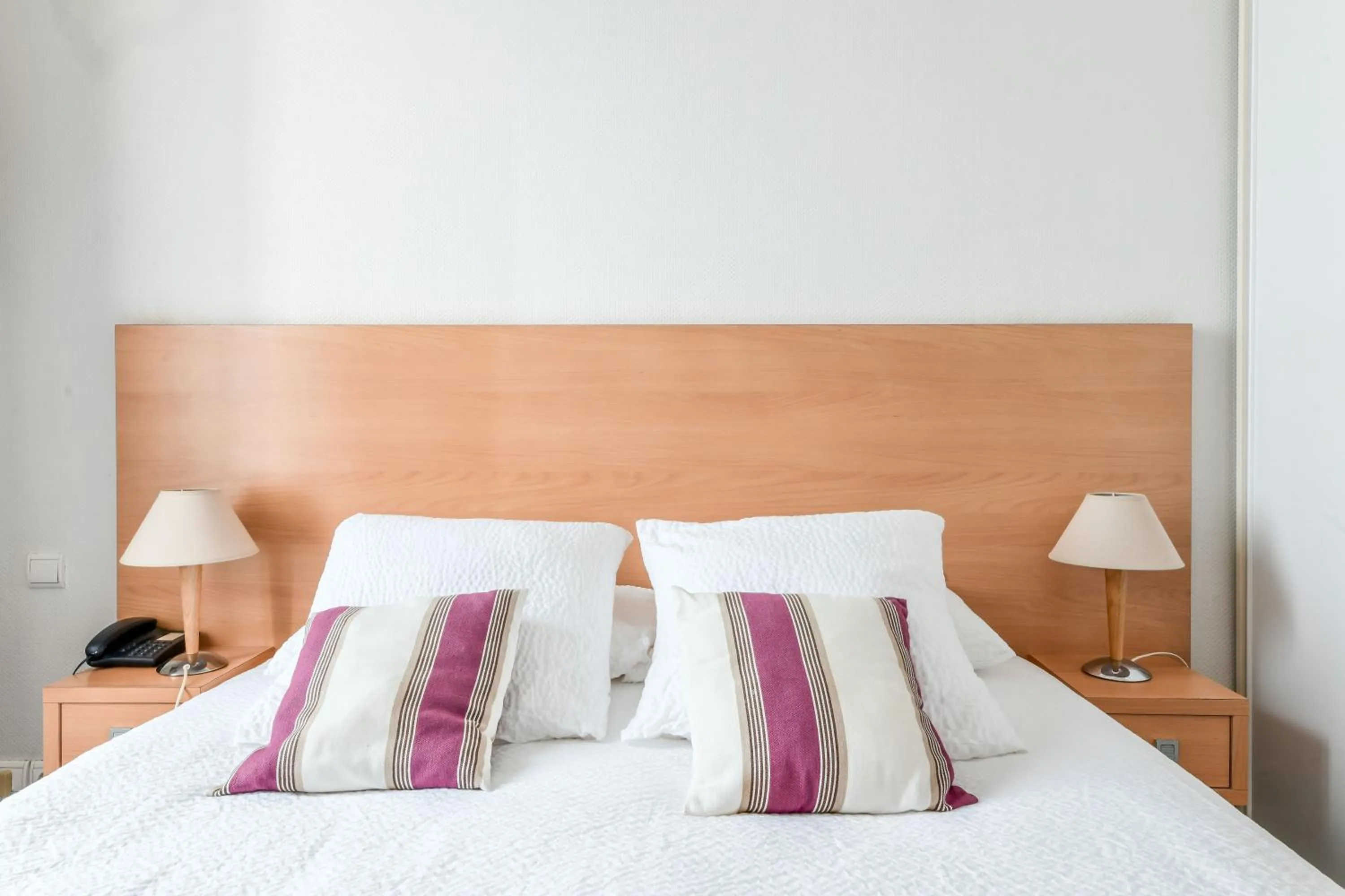 Bed in Hôtel VAL FLORES LOGIS