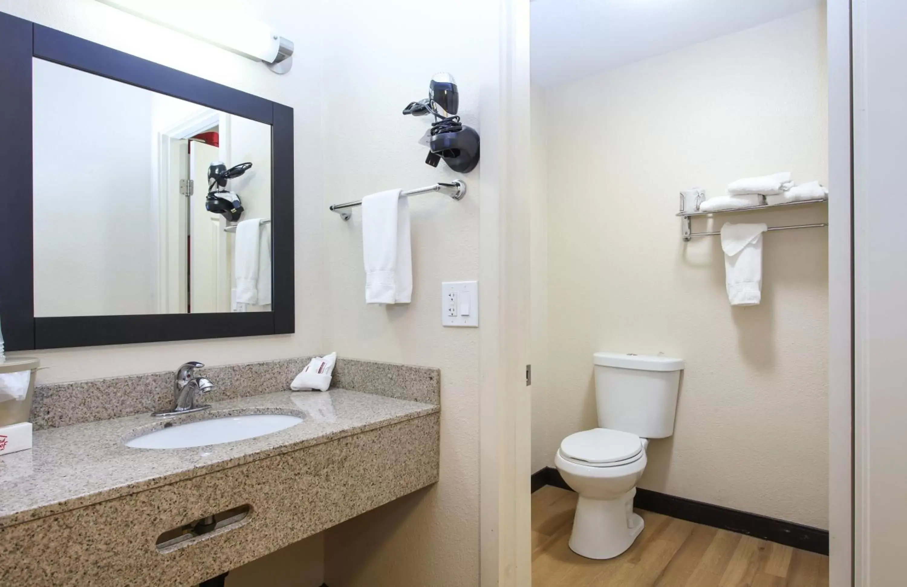 Bathroom in Evergreen Inn & Suites Portland