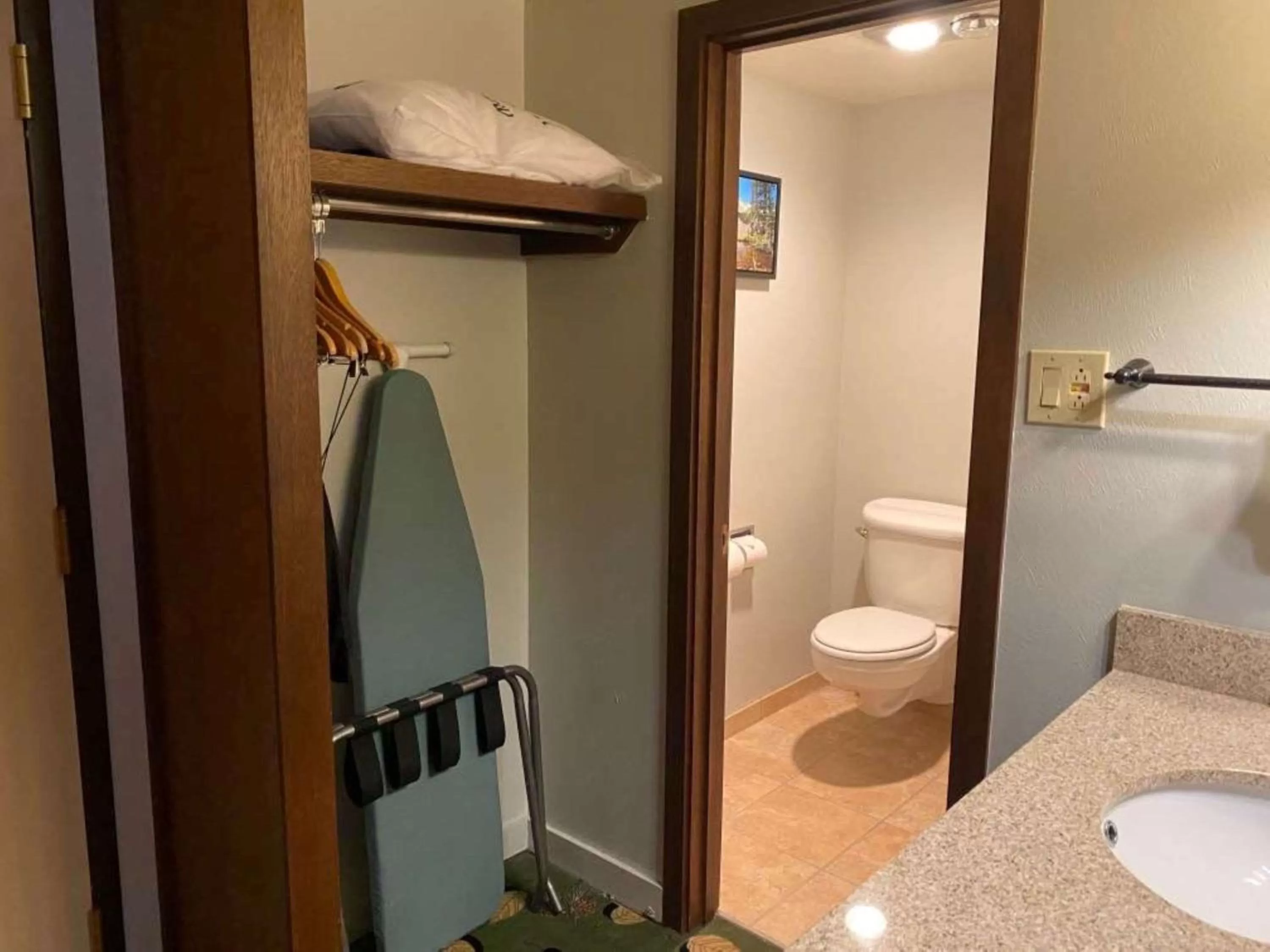 Bathroom in Best Western Sheridan Center