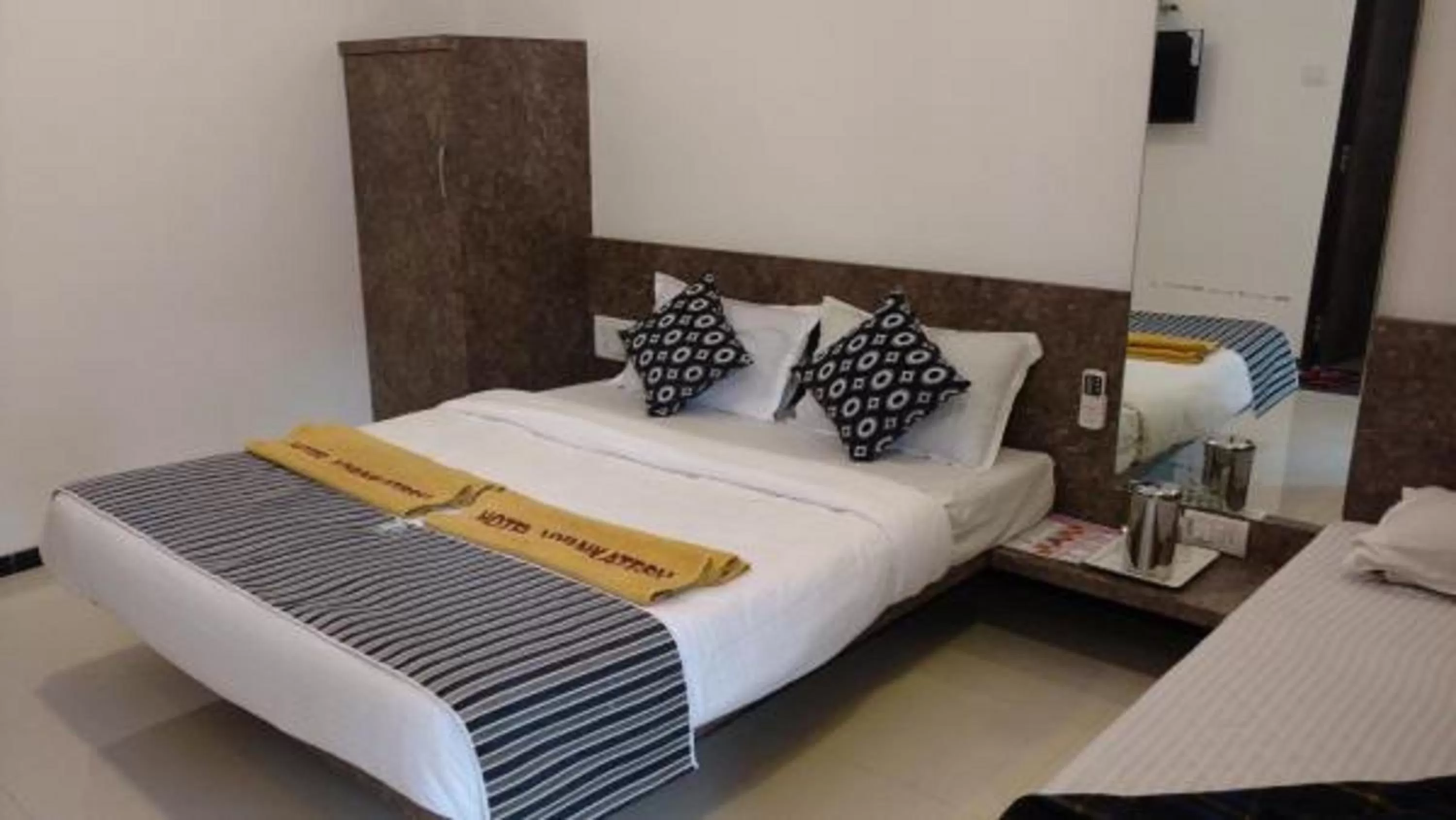 TV and multimedia in Hotel Vyankatesh & Pure Veg Restaurant