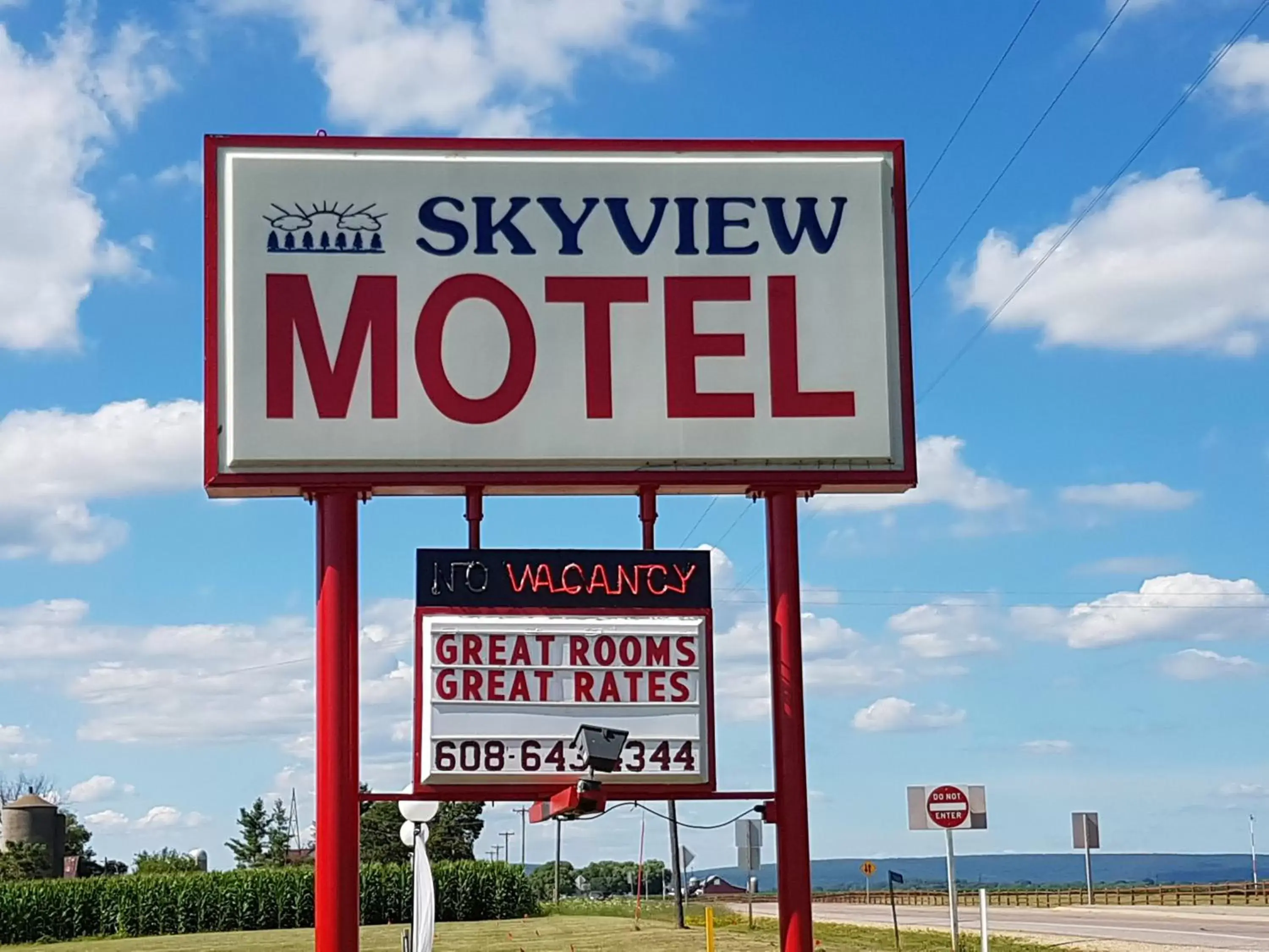 Facade/entrance in Skyview Motel - Prairie du Sac