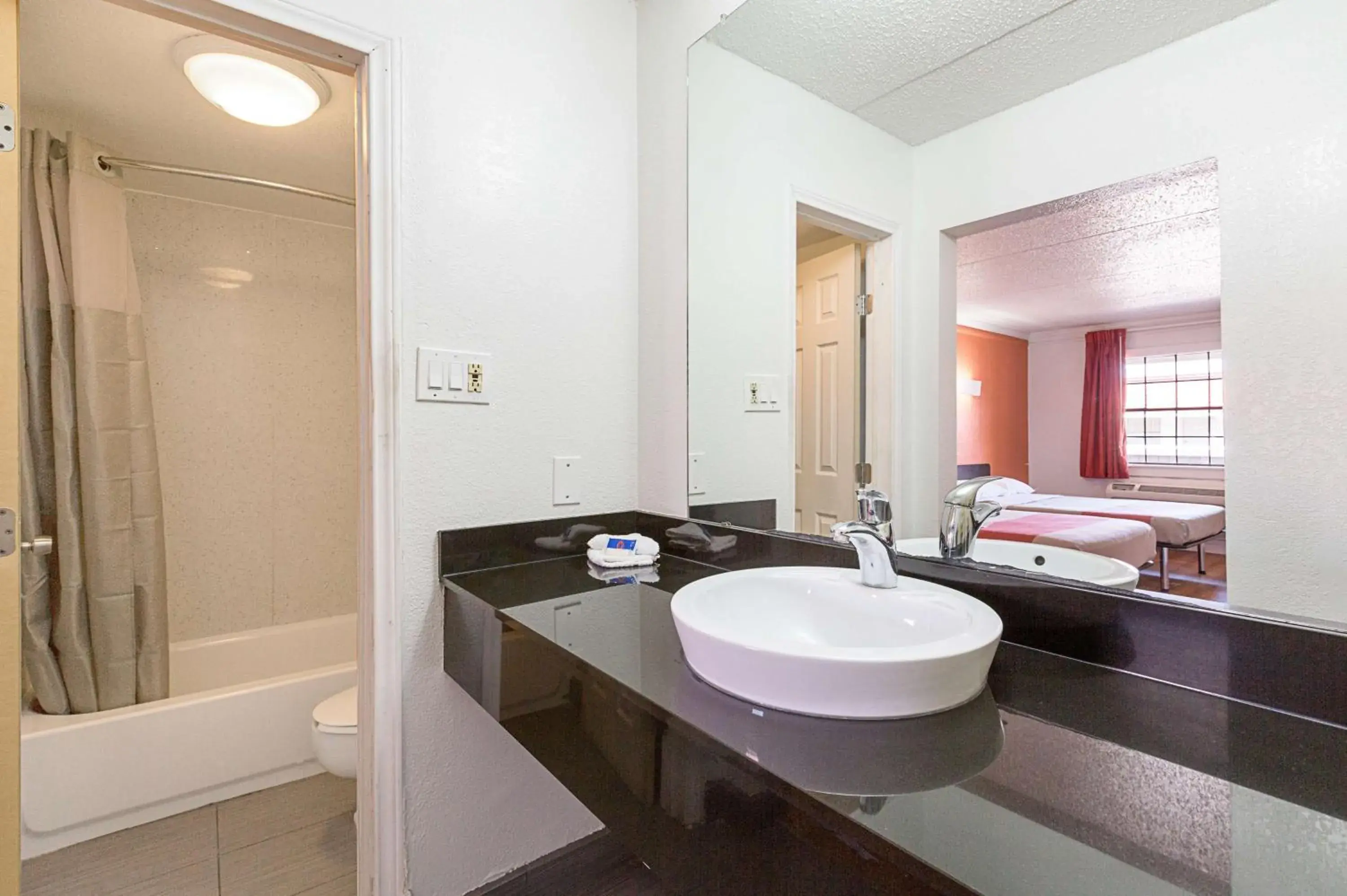 Toilet, Bathroom in Motel 6-Dallas, TX - Market Center