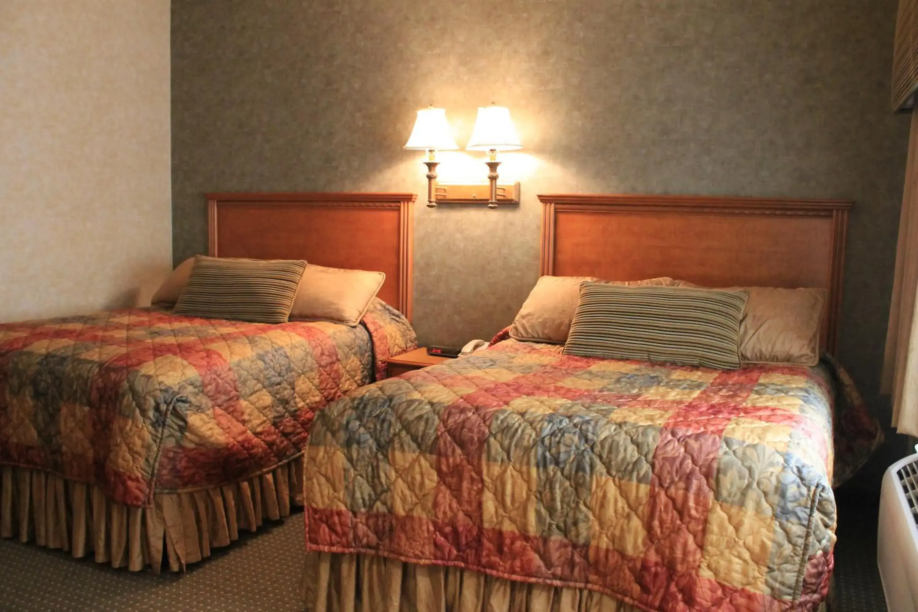 Bed in Rushmore Express & Suites