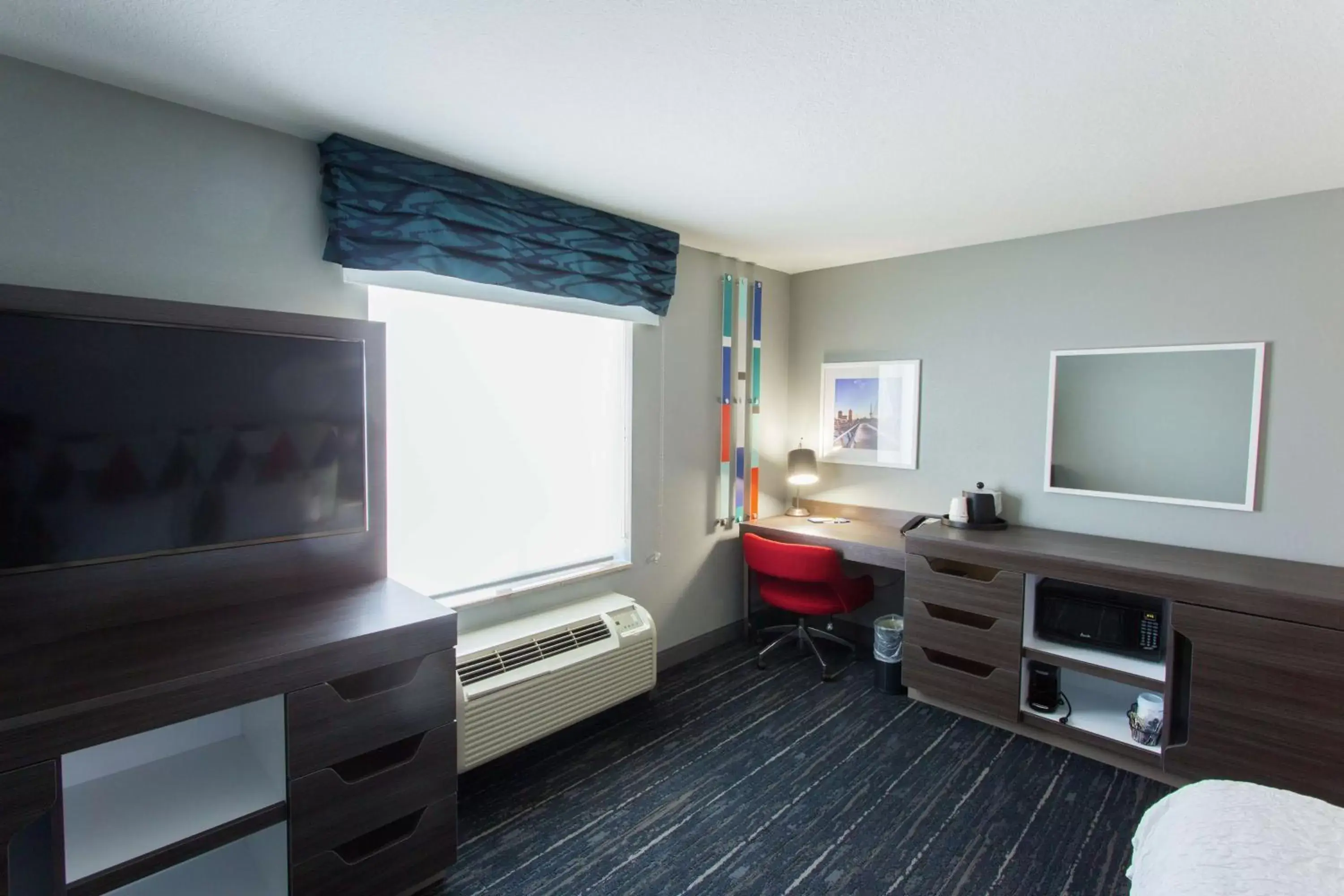 Living room, TV/Entertainment Center in Hampton Inn & Suites Ankeny