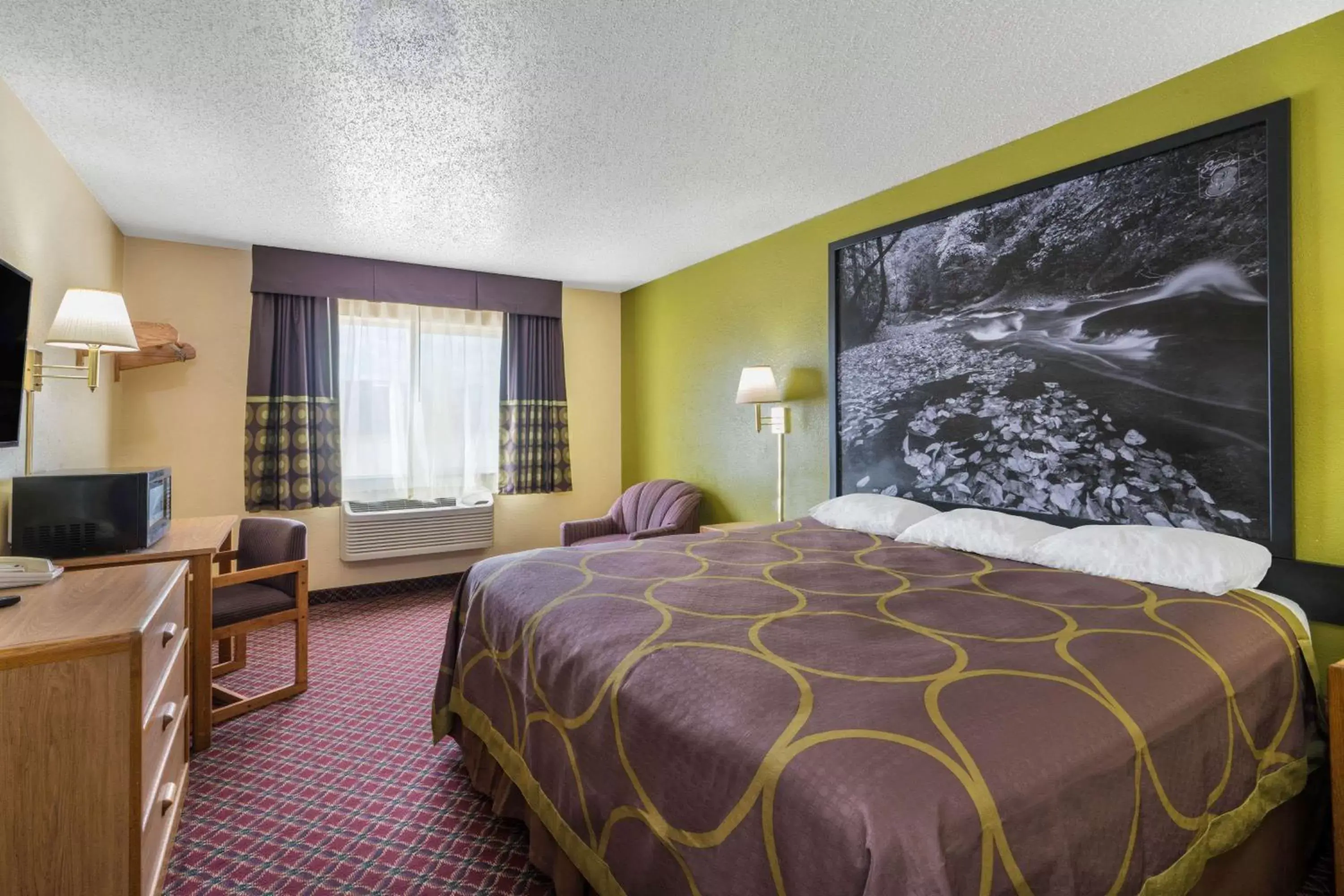 Photo of the whole room, Bed in Super 8 by Wyndham Fountain