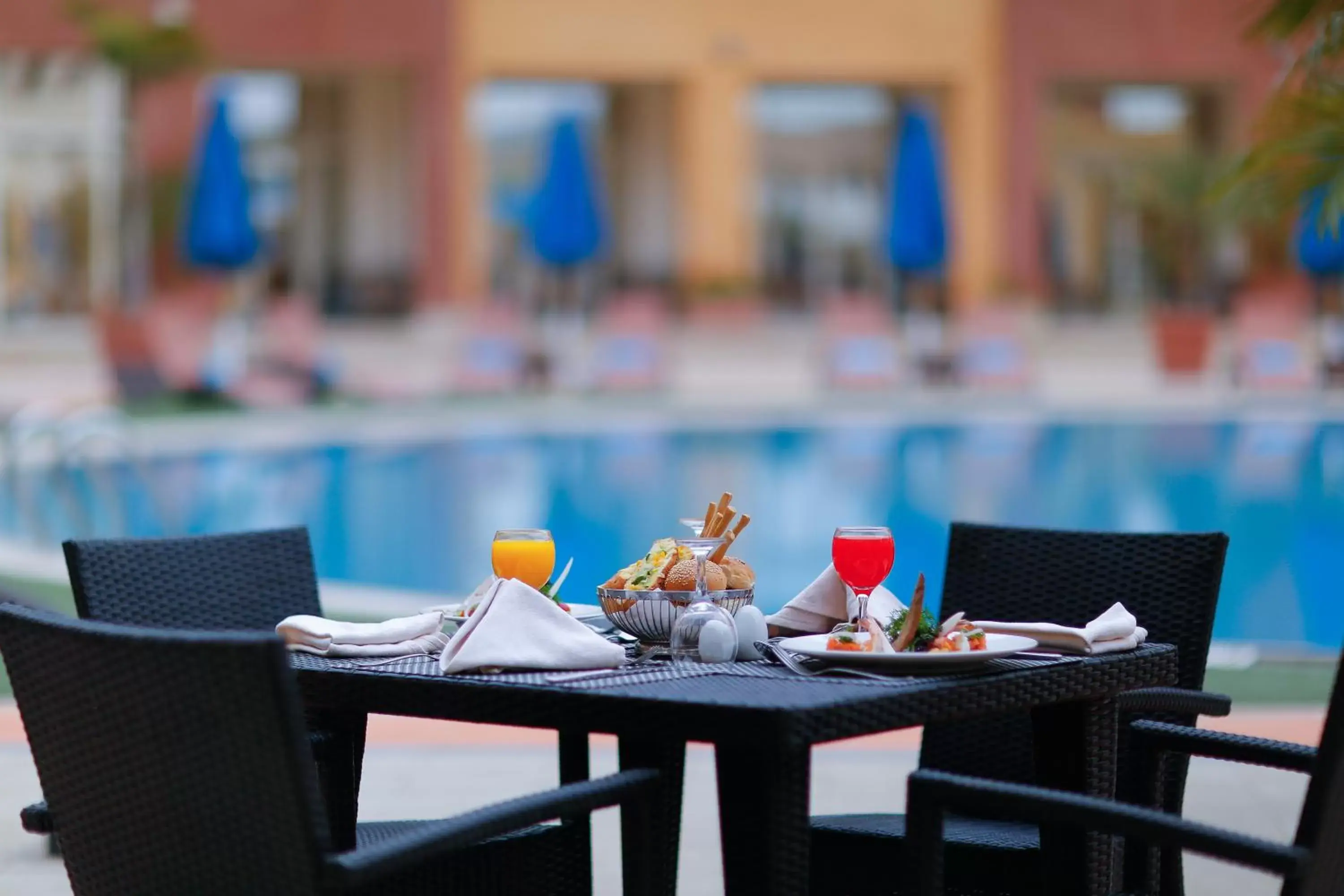 Swimming pool, Restaurant/Places to Eat in Tolip Family Park Hotel