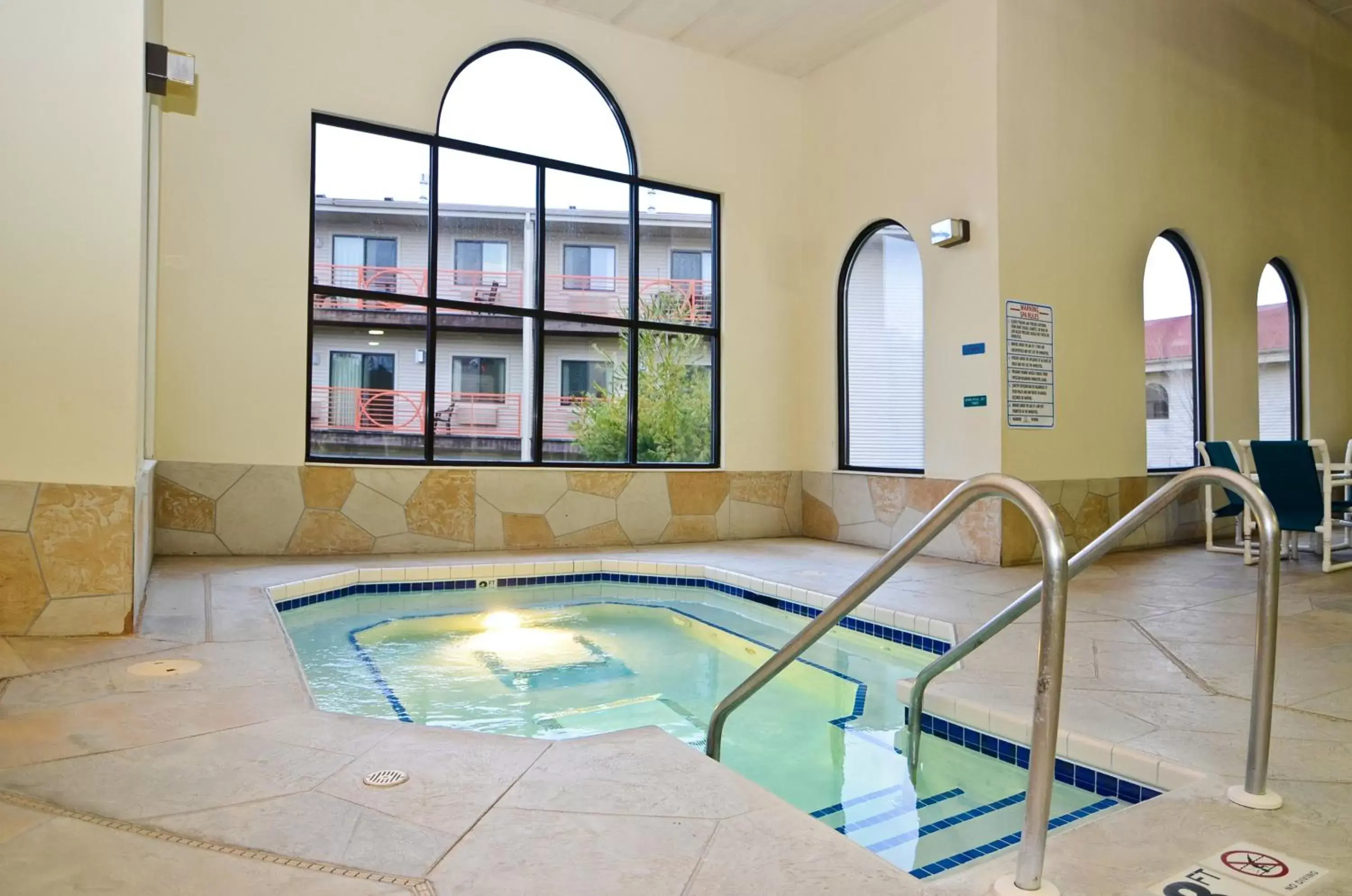 Hot Tub, Swimming Pool in Atlantis Family Waterpark Hotel