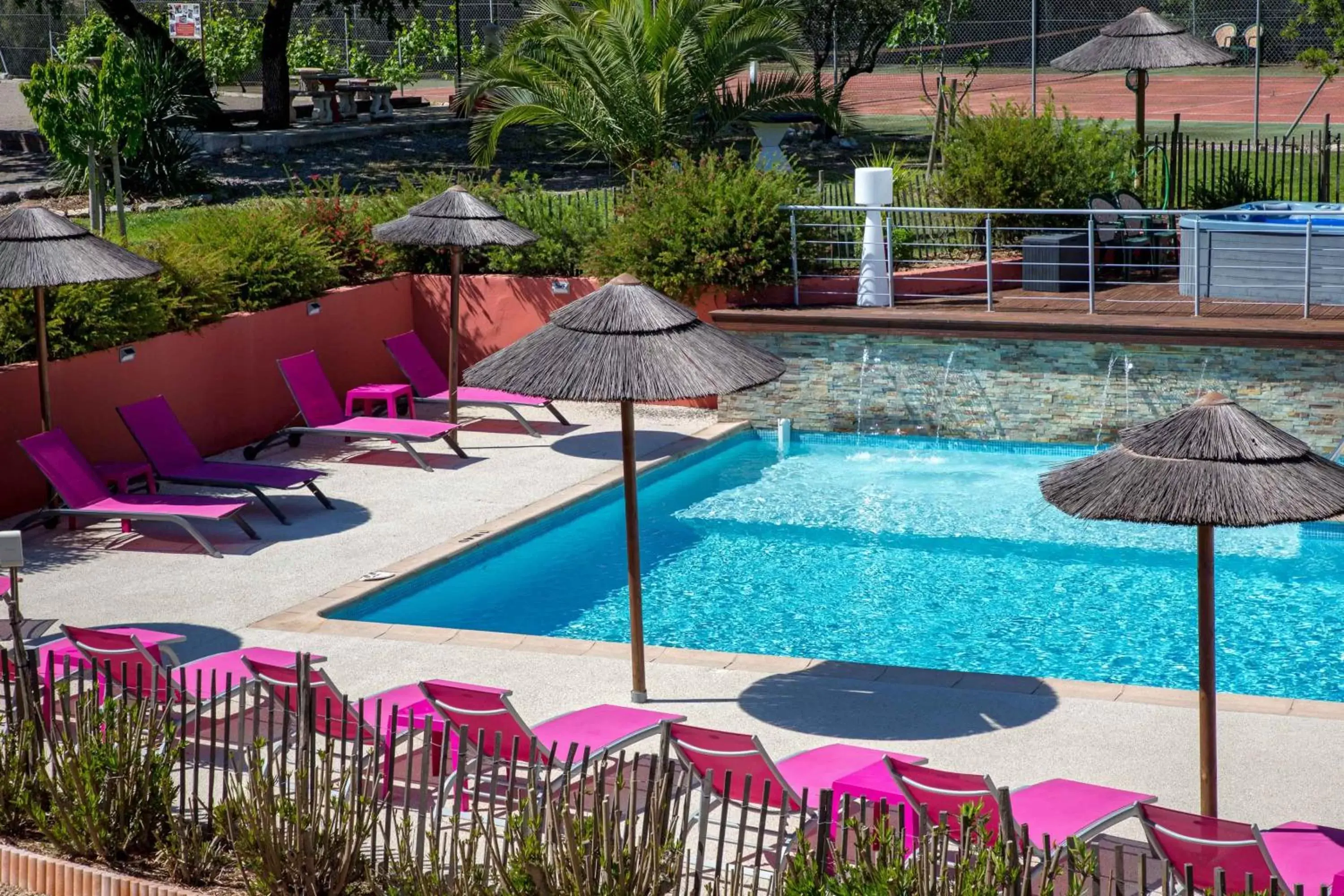 Swimming Pool in Les Pins Blancs en Provence