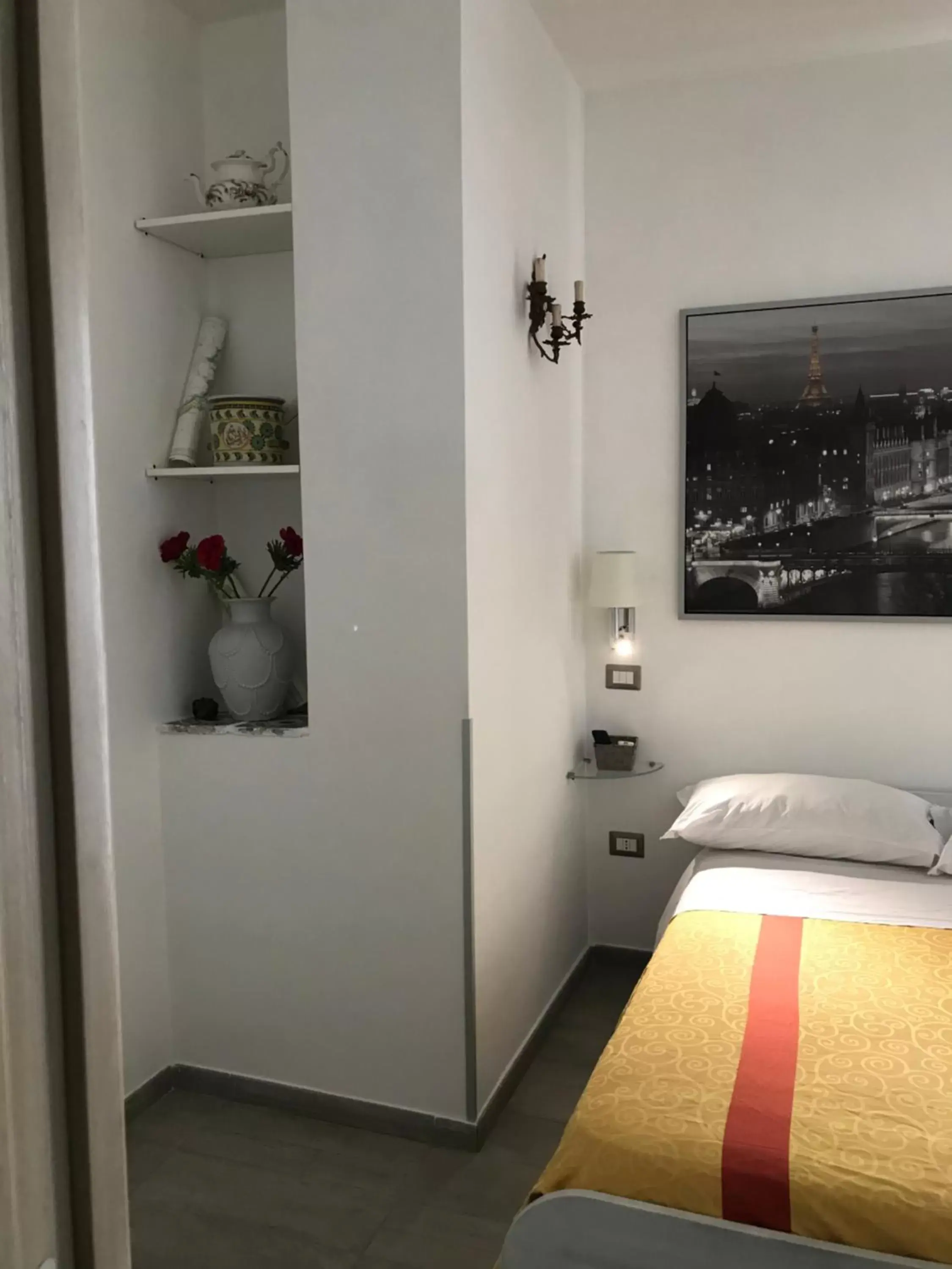 Bedroom, Bathroom in International Naples